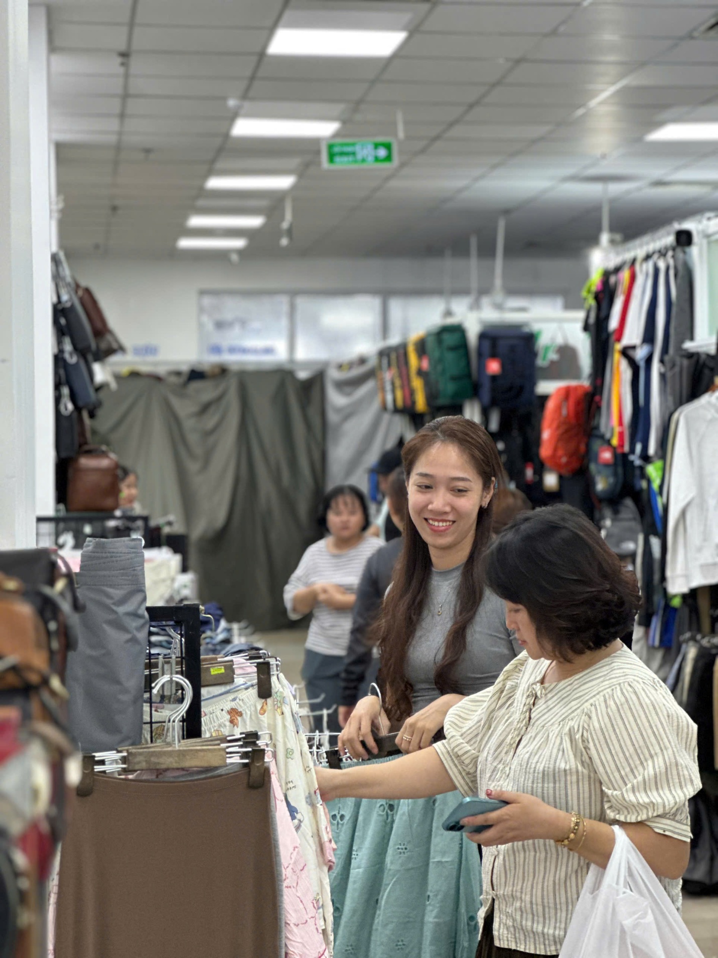 Việt Nga Mall chính thức ra mắt: không gian mua sắm hiện đại và đa dạng đặc sản xứ lạnh giữa lòng Sài Gòn - 2