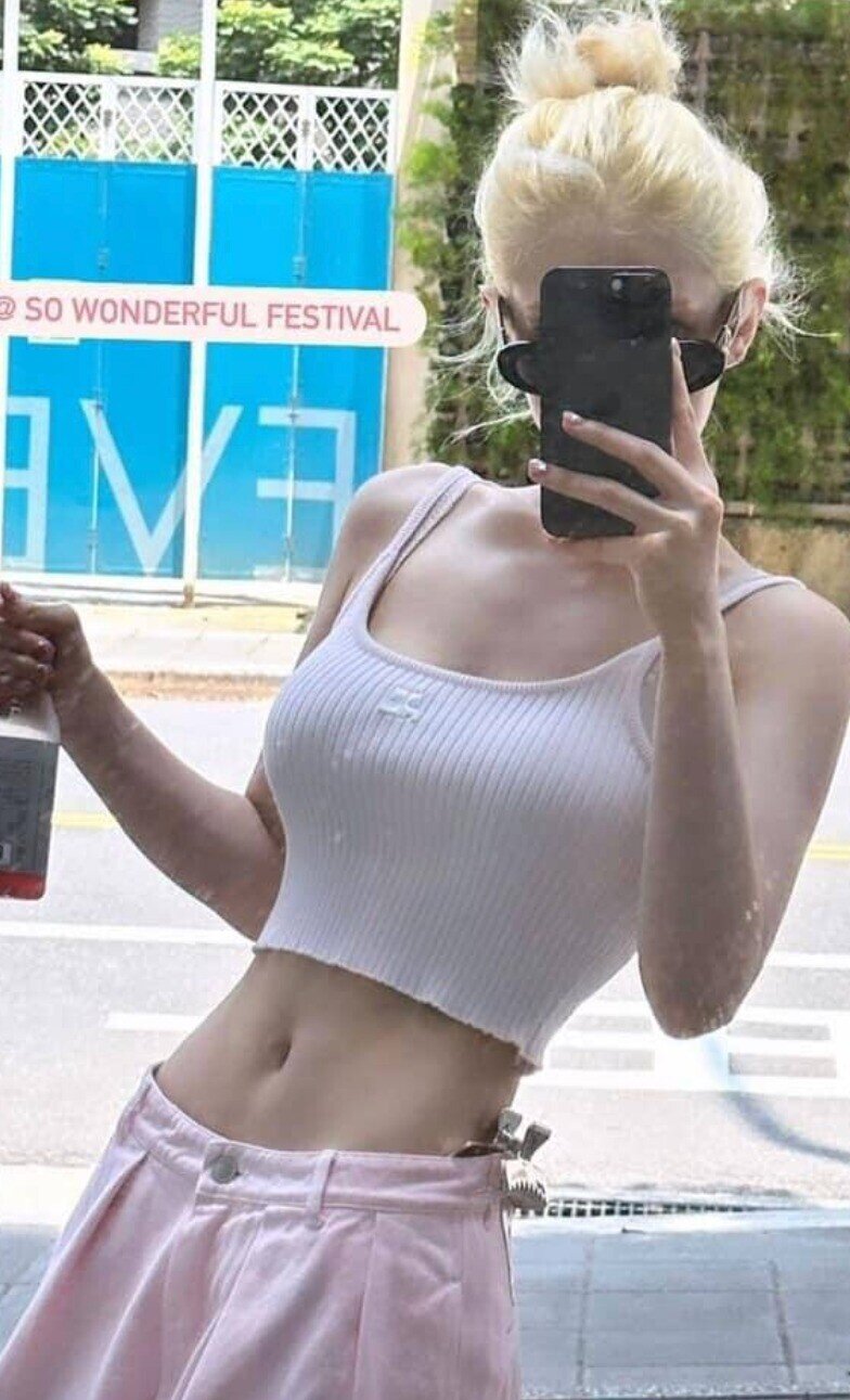 amp;#34;Thiên thần lai 3 dòng máuamp;#34; từng tăng 6kg/ngày amp;#34;lột xácamp;#34; giờ có cơ bụng số 11 đẹp mê: Vỏn vẹn nhờ hai bài tập chỉ 5 phút/ngày - 3