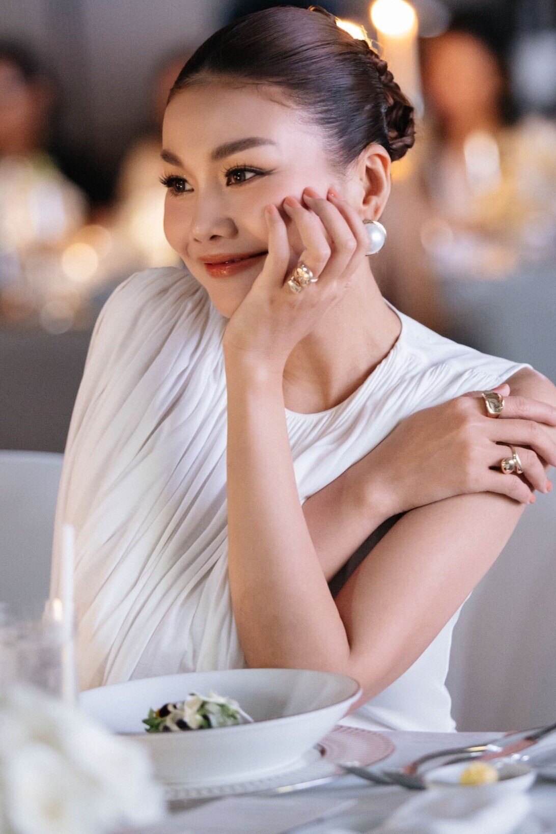 Thanh Hằng được khen nhuận sắc sau 2 năm kết hôn. 