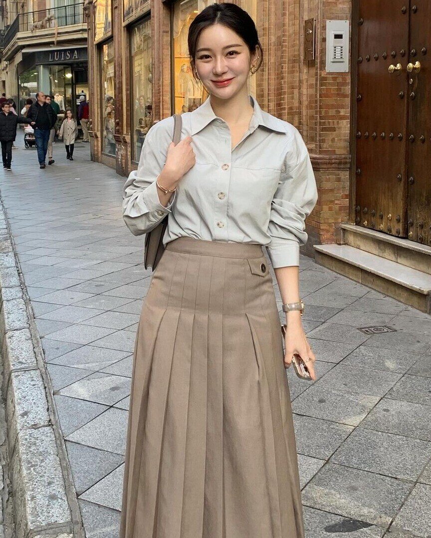 Phụ nữ U35 cứ tự tin diện chân váy: 4 kiểu này vừa tôn dáng lại amp;#34;hack tuổiamp;#34; cực đỉnh - 2