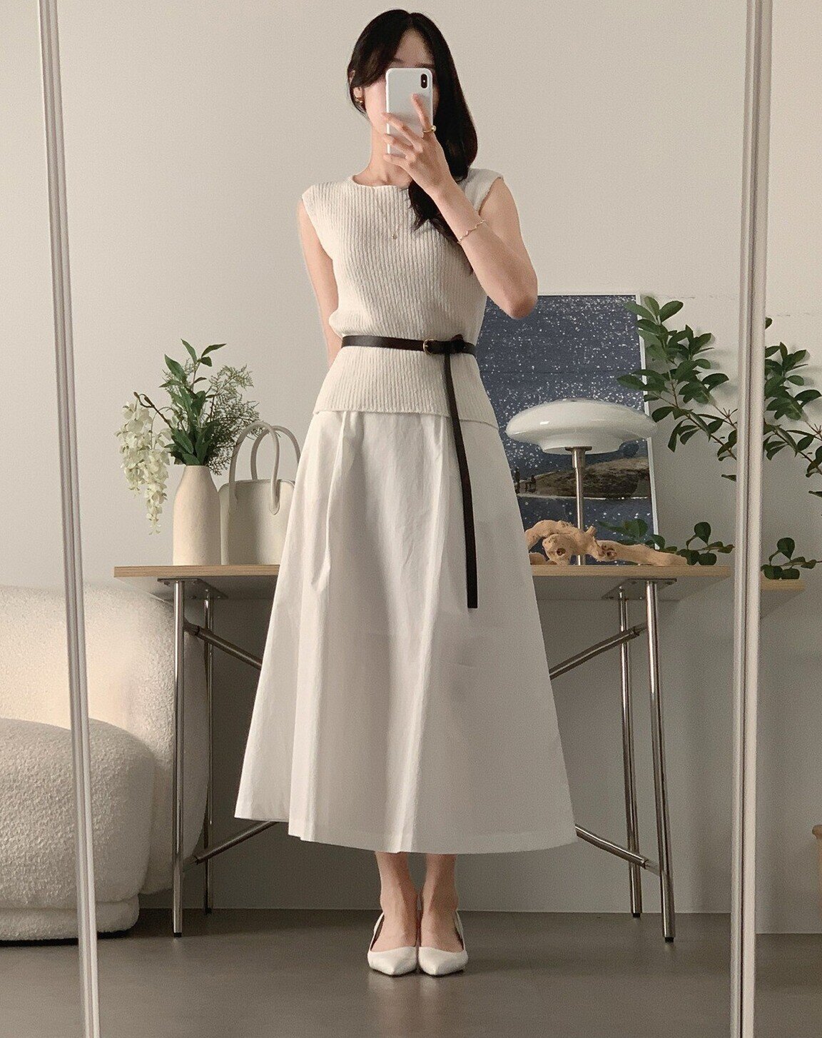 Áo thun trắng sắp bị amp;#34;soán ngôiamp;#34;, kiểu áo này mới là amp;#34;chân áiamp;#34; quanh năm của chị em, càng diện càng trẻ sang - 9