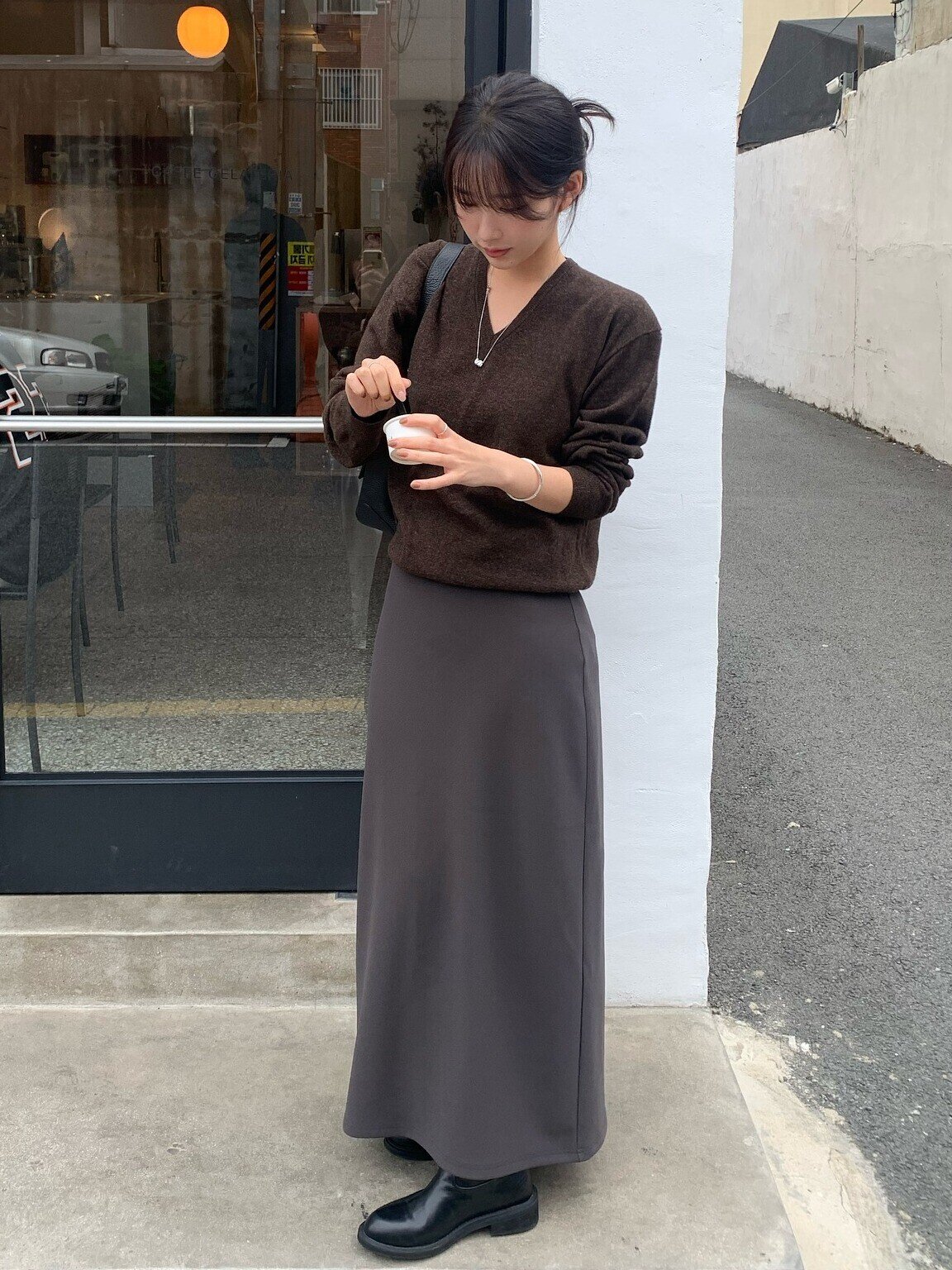 Phụ nữ Pháp mặc áo len đơn giản mà vẫn sang chảnh là vì họ chỉ chọn đúng 4 kiểu dáng cơ bản này - 8