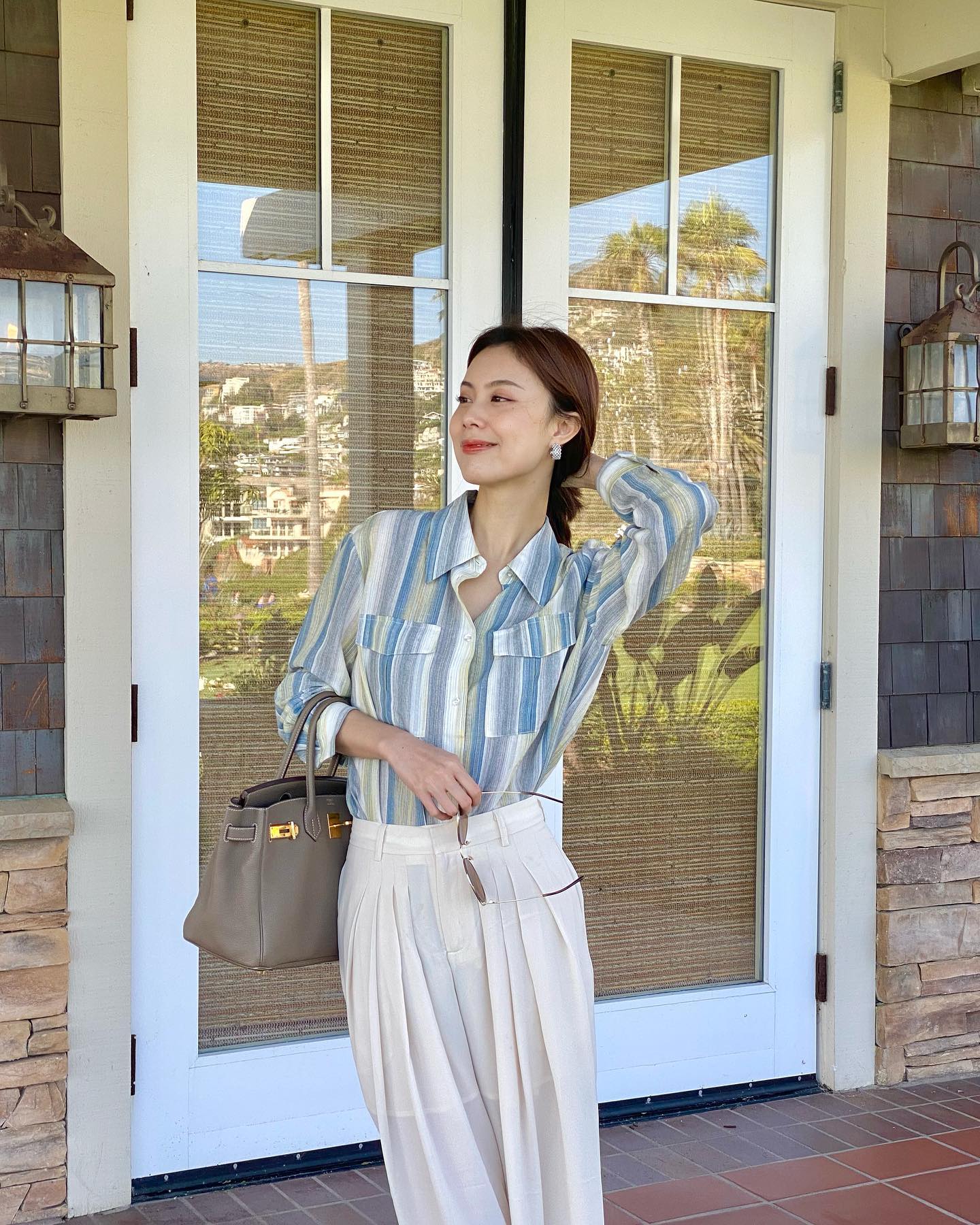 4 món đồ nên tránh mặc đi làm ngày mưa, vừa lộ khuyết điểm lại còn kém duyên với đồng nghiệp - 1