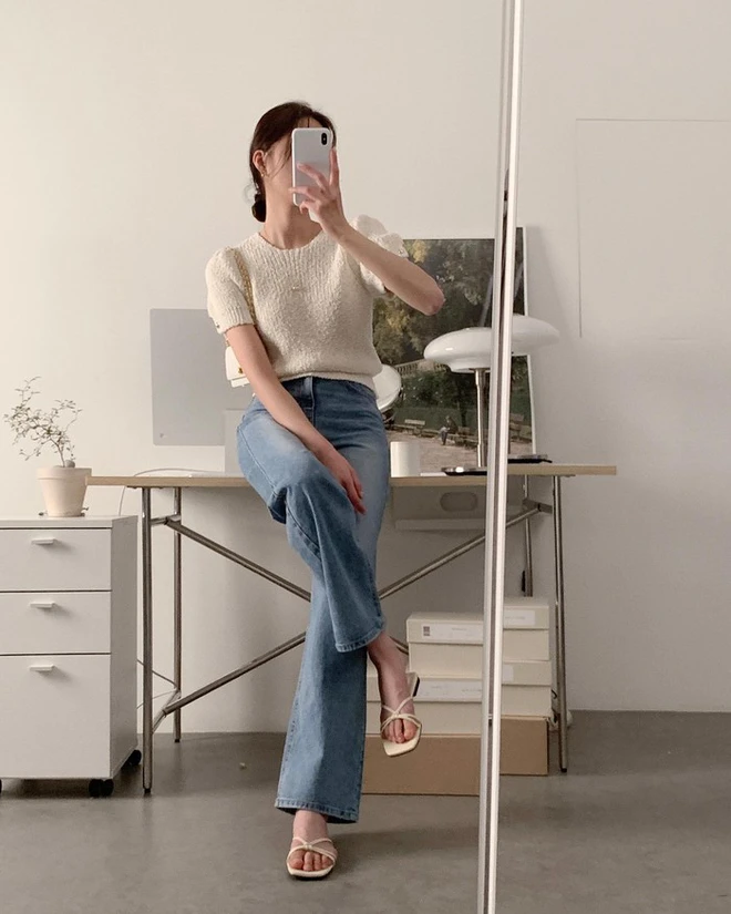 Áo len cộc tay không hề chán như bạn nghĩ: Chỉ cần phối đúng 5 kiểu này là sang xịn mịn suốt mùa Thu - Đông 2025 - 1