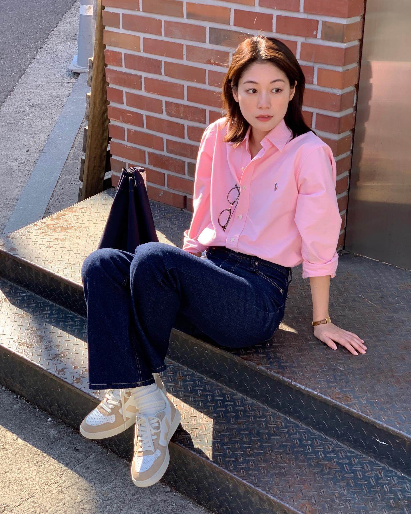 Không chỉ nâu hay be, đây mới là màu sắc amp;#34;lên ngôiamp;#34; vào mùa đông 2025: Biết thêm 4 công thức phối này là mặc đẹp như fashionista - 2