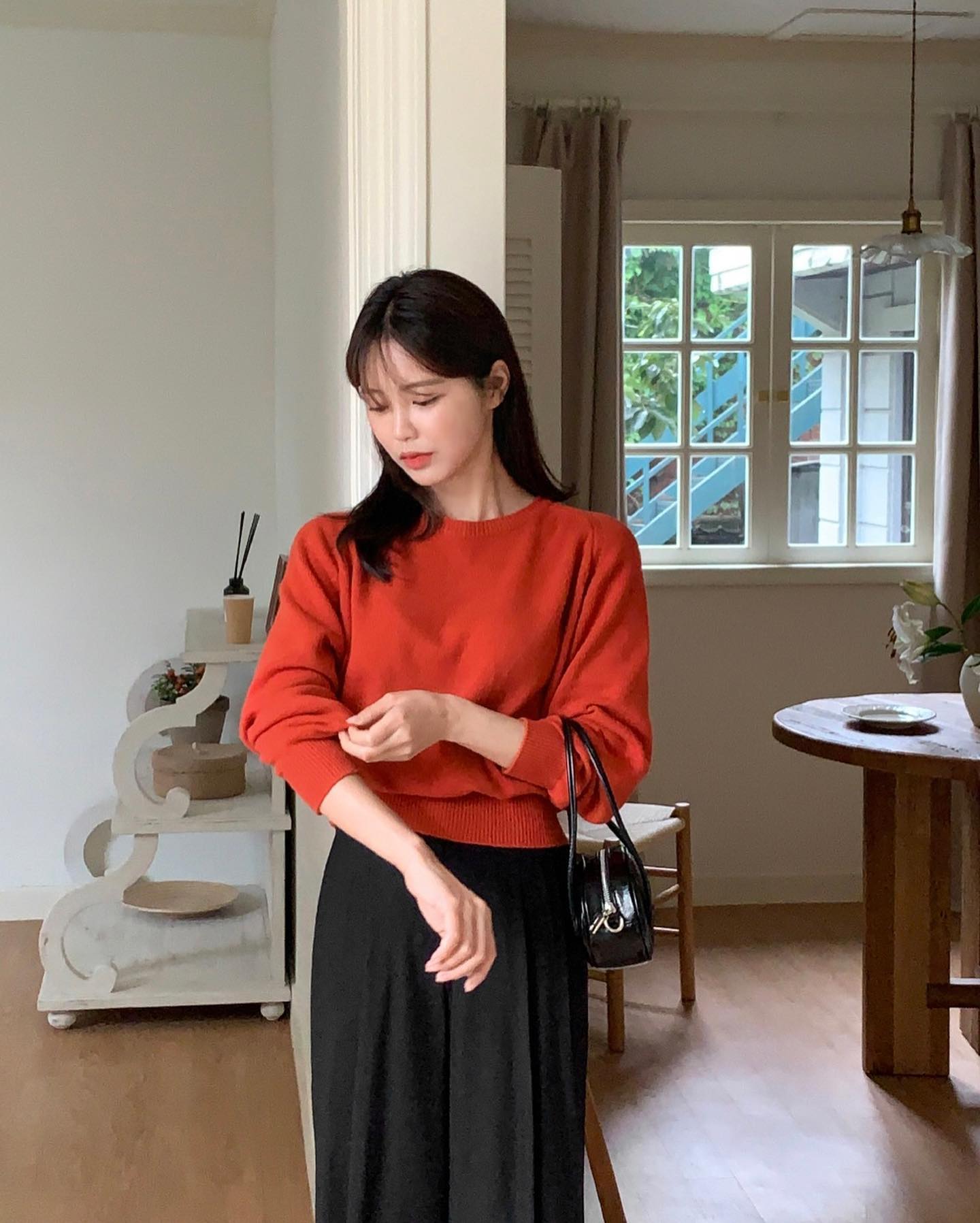 Áo màu nổi mà mix khéo thì sang cực: 4 kiểu quần xịn sò giúp bạn mặc đẹp mà không bị chê amp;#34;sếnamp;#34; - 2