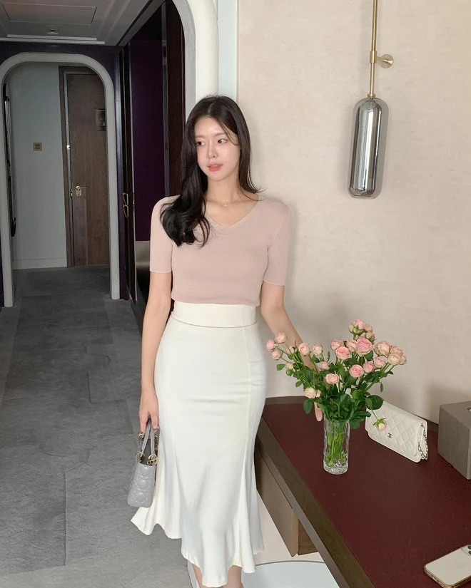 Áo len cộc tay không hề chán như bạn nghĩ: Chỉ cần phối đúng 5 kiểu này là sang xịn mịn suốt mùa Thu - Đông 2025 - 10