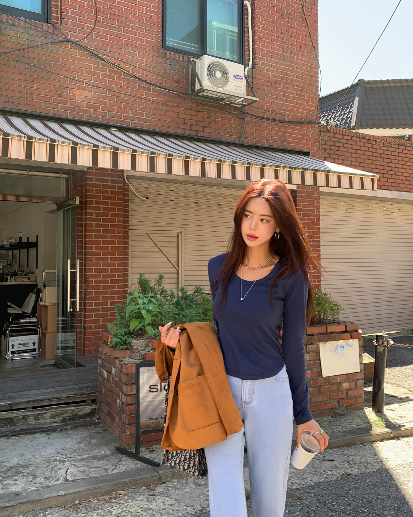 Áo dài tay mùa lạnh mặc đi làm vẫn xinh? Bỏ túi ngay 4 cách phối vừa trẻ trung lại sang xịn hết cỡ - 10