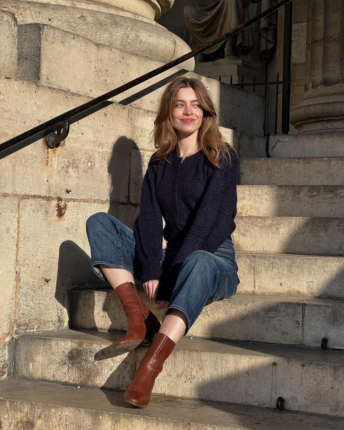 Phụ nữ Pháp mặc áo len đơn giản mà vẫn sang chảnh là vì họ chỉ chọn đúng 4 kiểu dáng cơ bản này - 11