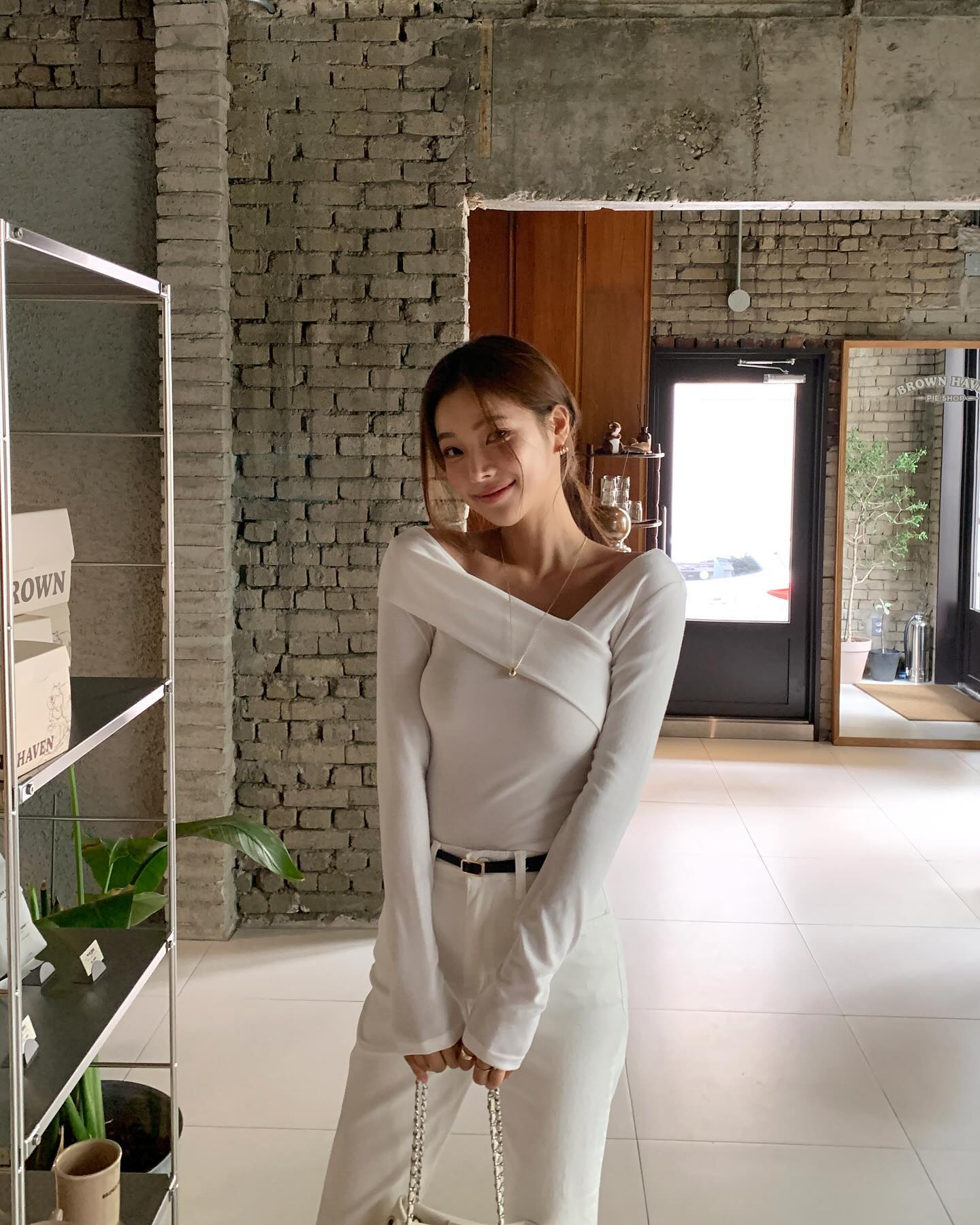 Áo dài tay mùa lạnh mặc đi làm vẫn xinh? Bỏ túi ngay 4 cách phối vừa trẻ trung lại sang xịn hết cỡ - 13