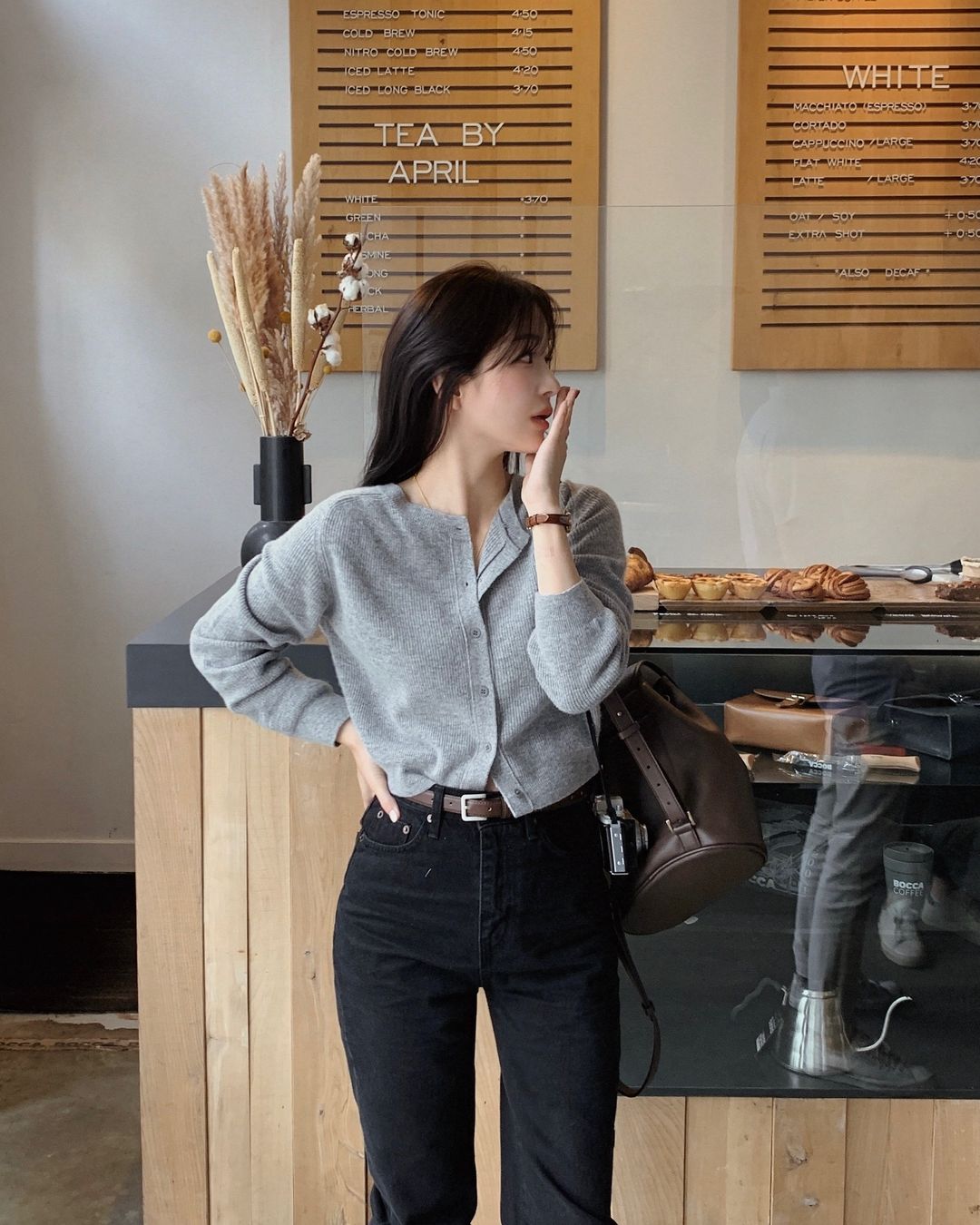 Phụ nữ trên 40 đừng bỏ qua 4 mẫu áo khoác này: Mặc lên thanh lịch, khí chất tăng bội phần - 14