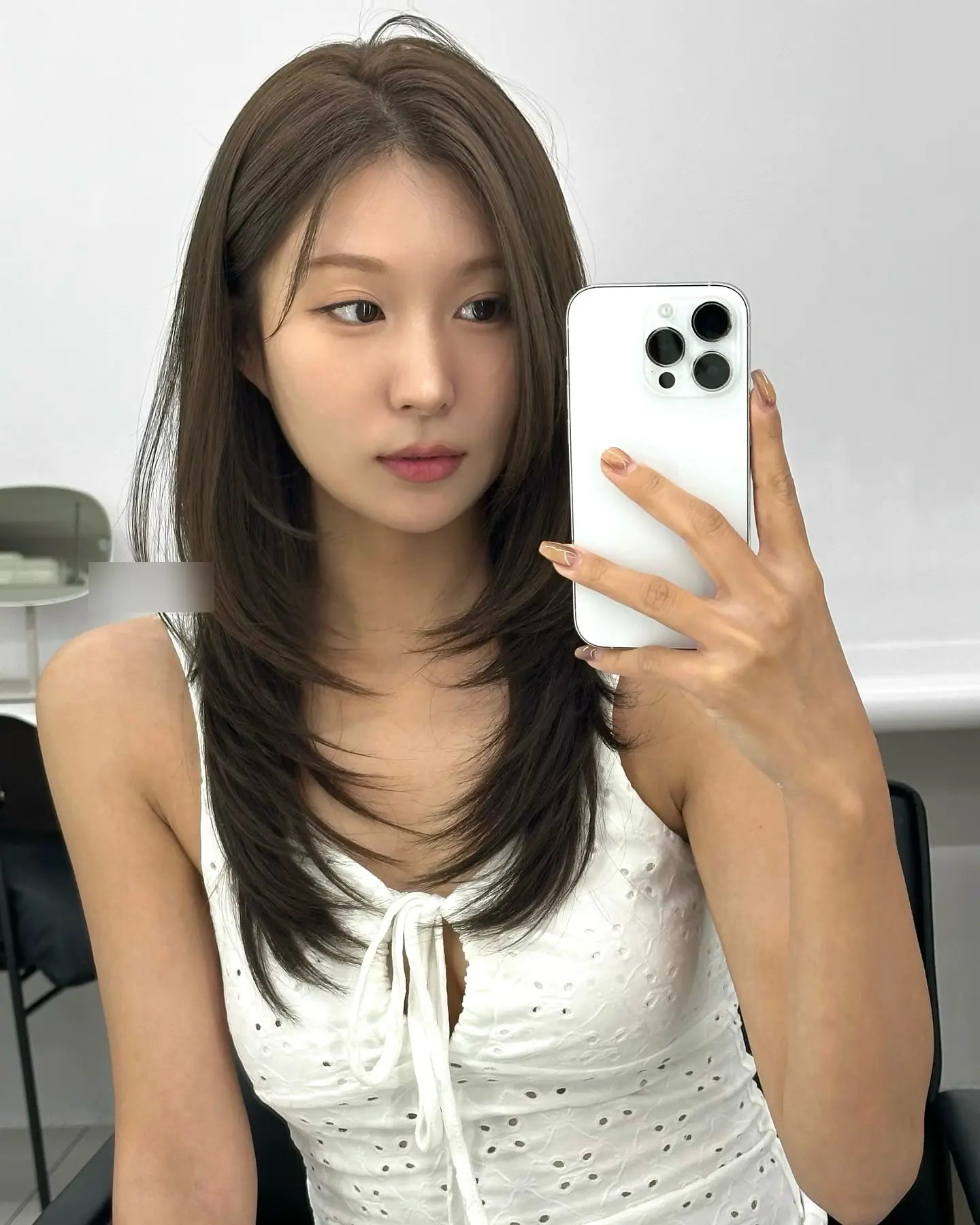 5 kiểu tóc uốn đuôi cụp bỗng được chị em yêu thích, cắt xong mặt thon gọn, trẻ hơn thấy rõ - 14