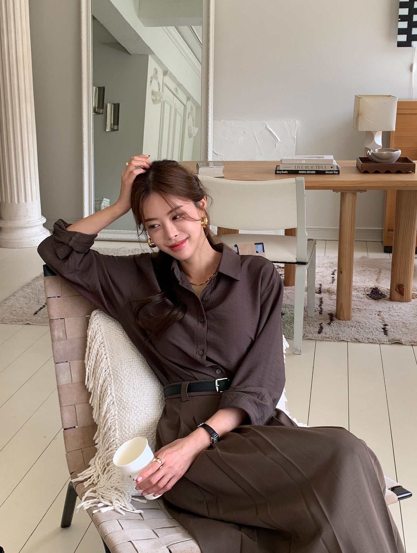 4 món đồ nên tránh mặc đi làm ngày mưa, vừa lộ khuyết điểm lại còn kém duyên với đồng nghiệp - 2