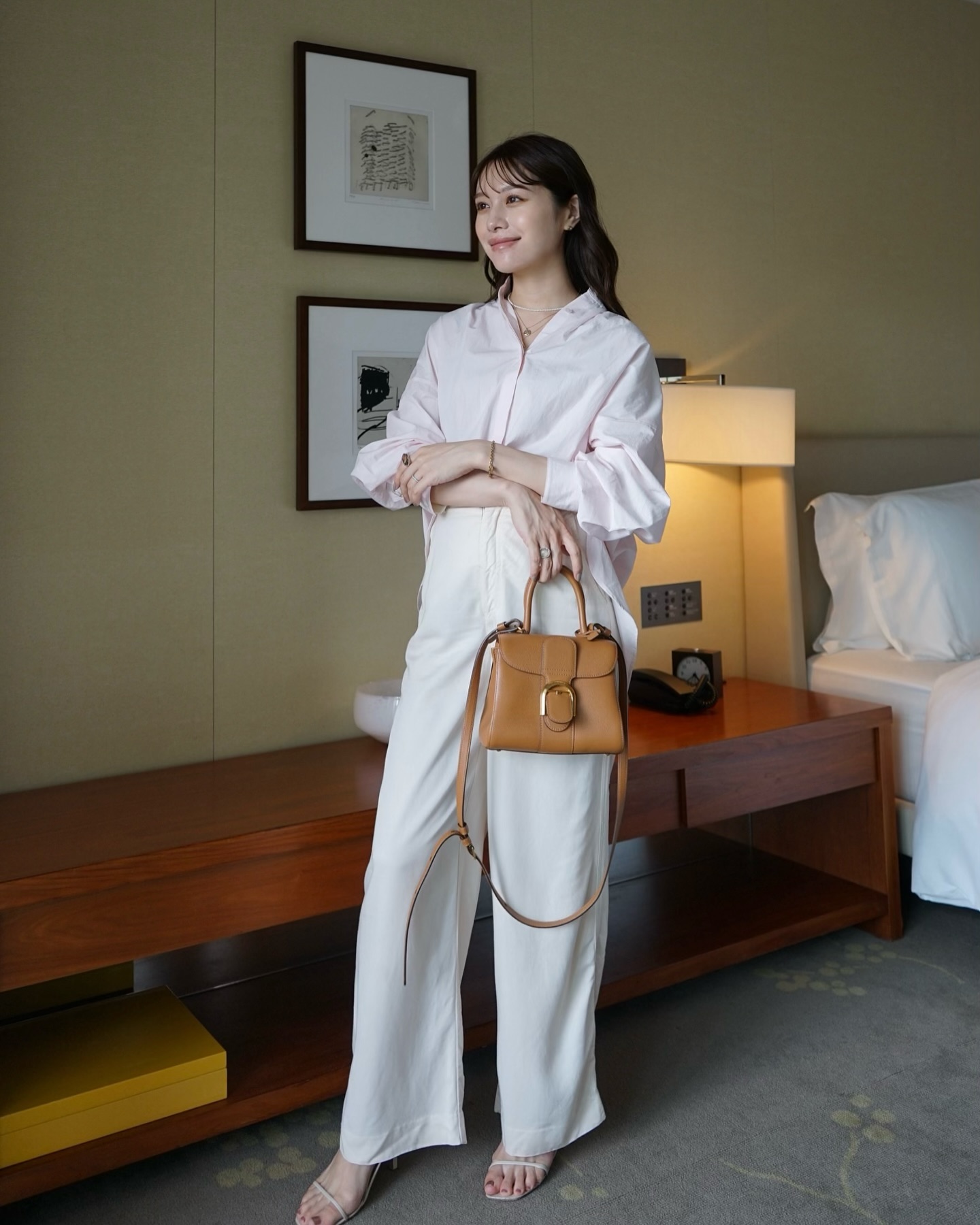 3 kiểu áo không dành cho nàng công sở sau 35 tuổi: Muốn sang đẹp, thanh lịch phải bỏ ngay - 2