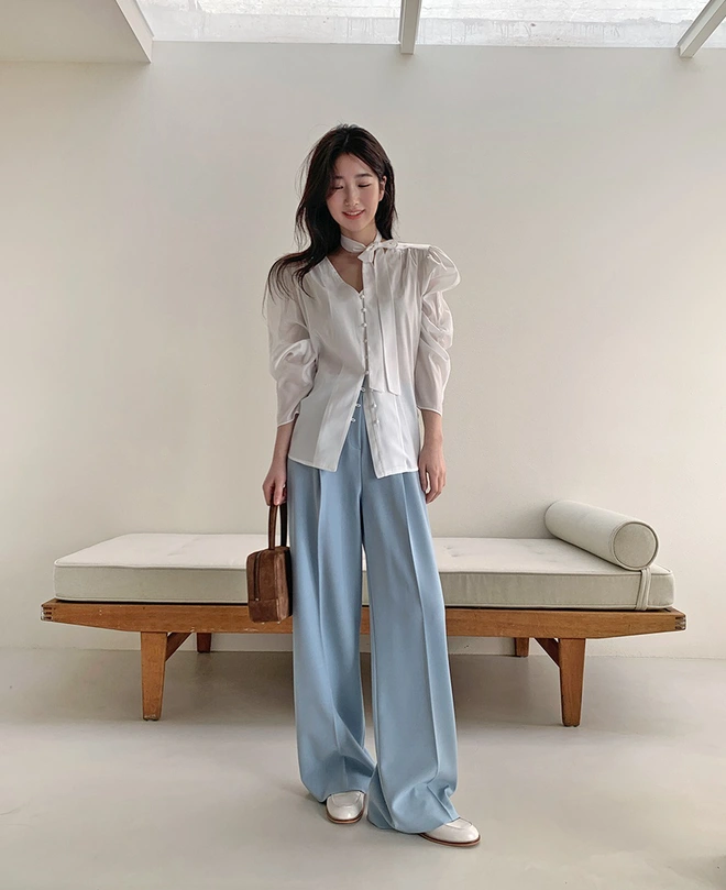 Cất hết sơ mi trắng đi, kiểu áo này mới thực sự là amp;#34;ngôi saoamp;#34; của dân công sở năm nay - 2