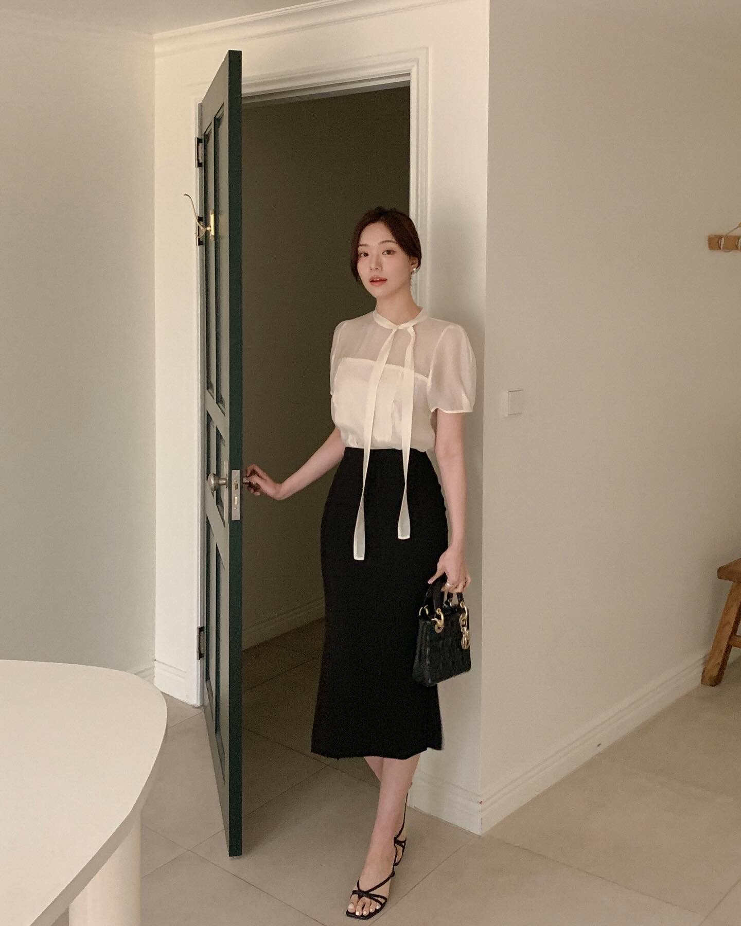 Thử đủ kiểu chân váy, tôi tìm thấy amp;#34;tinh hoa hội tụamp;#34; vừa gọn dáng, phối gì cũng amp;#34;chanh sảamp;#34; mà không cần nghĩ nhiều - 3