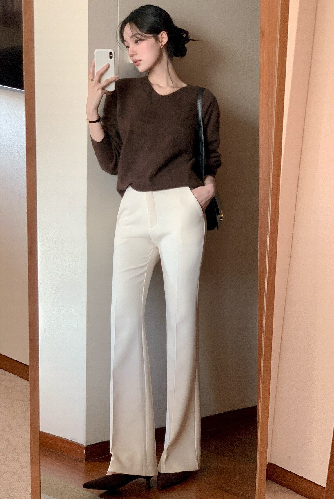 Áo thun trắng sắp bị amp;#34;soán ngôiamp;#34;, kiểu áo này mới là amp;#34;chân áiamp;#34; quanh năm của chị em, càng diện càng trẻ sang - 6