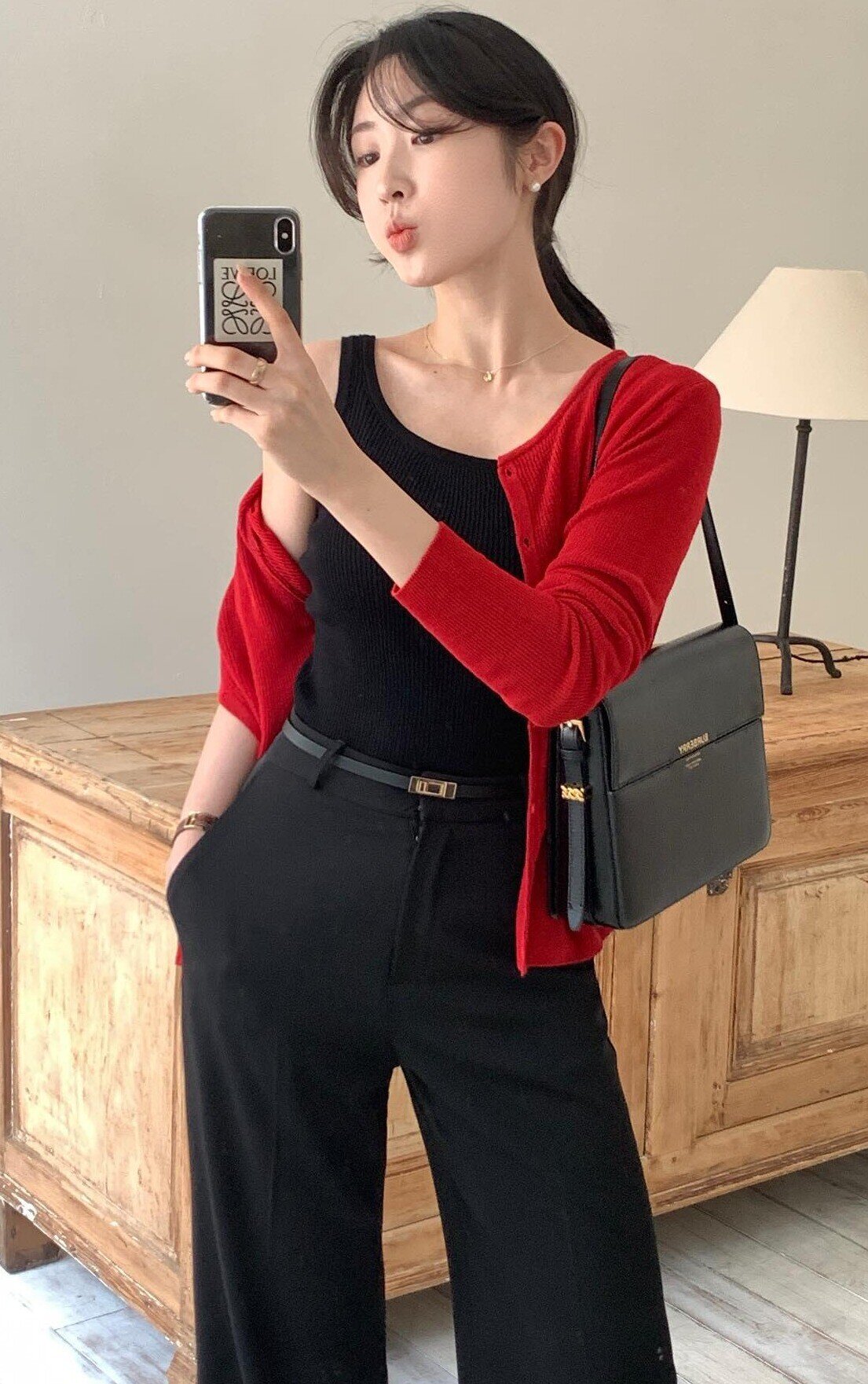 Áo màu nổi mà mix khéo thì sang cực: 4 kiểu quần xịn sò giúp bạn mặc đẹp mà không bị chê amp;#34;sếnamp;#34; - 3