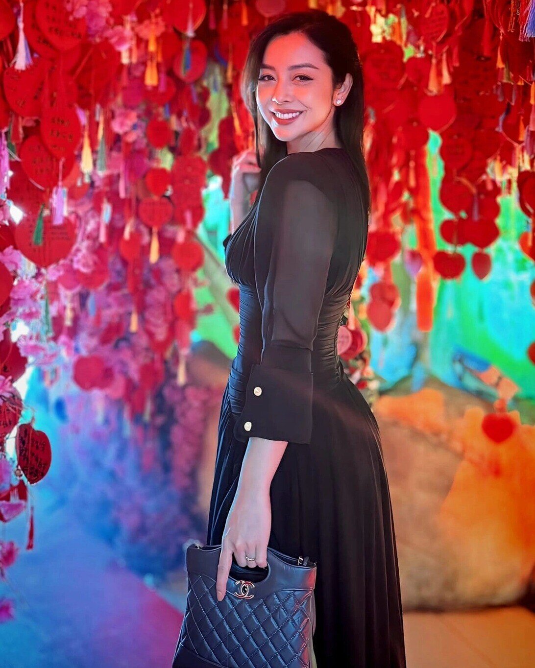 amp;#34;Đệ nhất mỹ nhân Sài thànhamp;#34; lấy đại gia hơn 10 tuổi có cả amp;#34;kho đồ hiệuamp;#34;, mê chiếc túi giống Hoa hậu Jennifer Phạm - 12