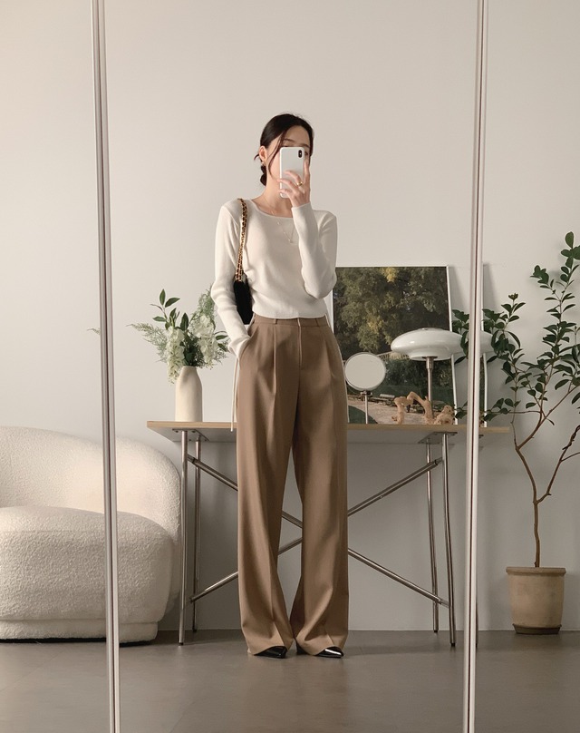 Màu quần trẻ hơn quần đen, sang hơn quần trắng, phối với 4 kiểu áo này là chuẩn amp;#34;tinh hoa hội tụamp;#34; - 3