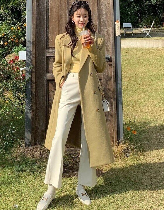 Áo màu nổi mà mix khéo thì sang cực: 4 kiểu quần xịn sò giúp bạn mặc đẹp mà không bị chê amp;#34;sếnamp;#34; - 10