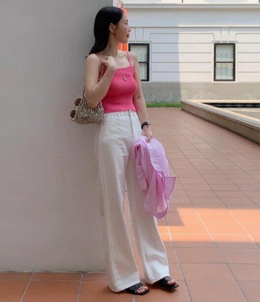 Áo màu nổi mà mix khéo thì sang cực: 4 kiểu quần xịn sò giúp bạn mặc đẹp mà không bị chê amp;#34;sếnamp;#34; - 11