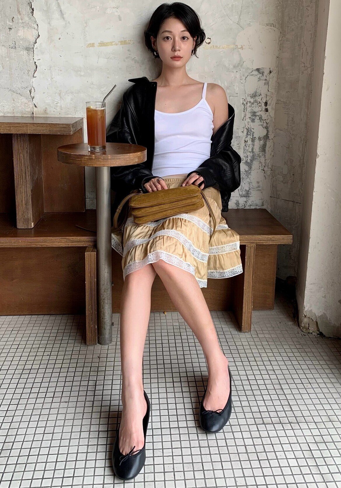 Phụ nữ U40 chỉ cần 4 đôi giày bệt mang là đẹp này, phối kiểu nào cũng hợp, diện lên trẻ hơn hẳn - 2