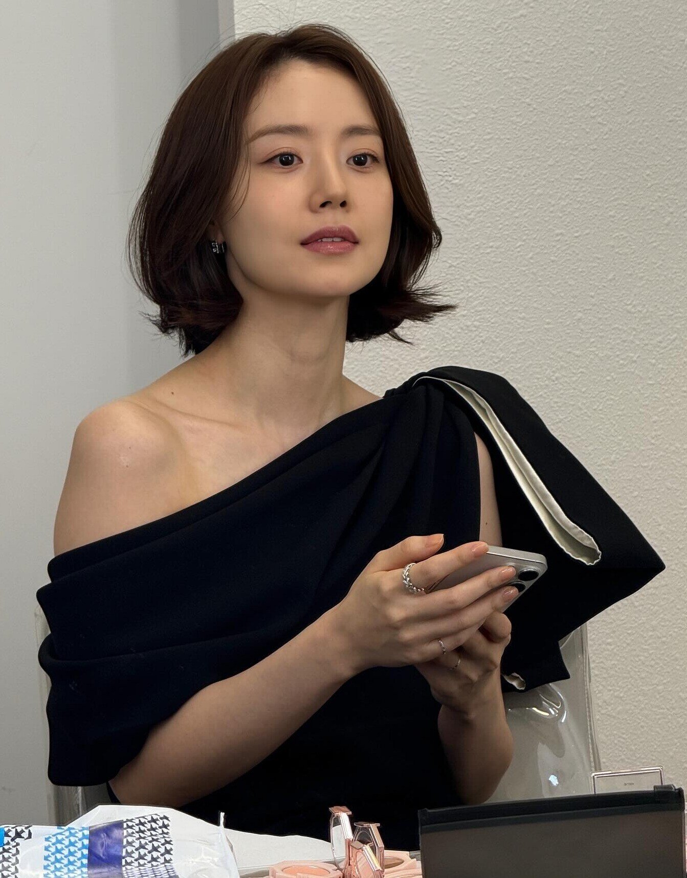 Chị em công sở muốn thành mỹ nhân chốn văn phòng, phải kết thân với 5 kiểu tóc: Vừa gọn mặt lại ít tốn công chăm - 1