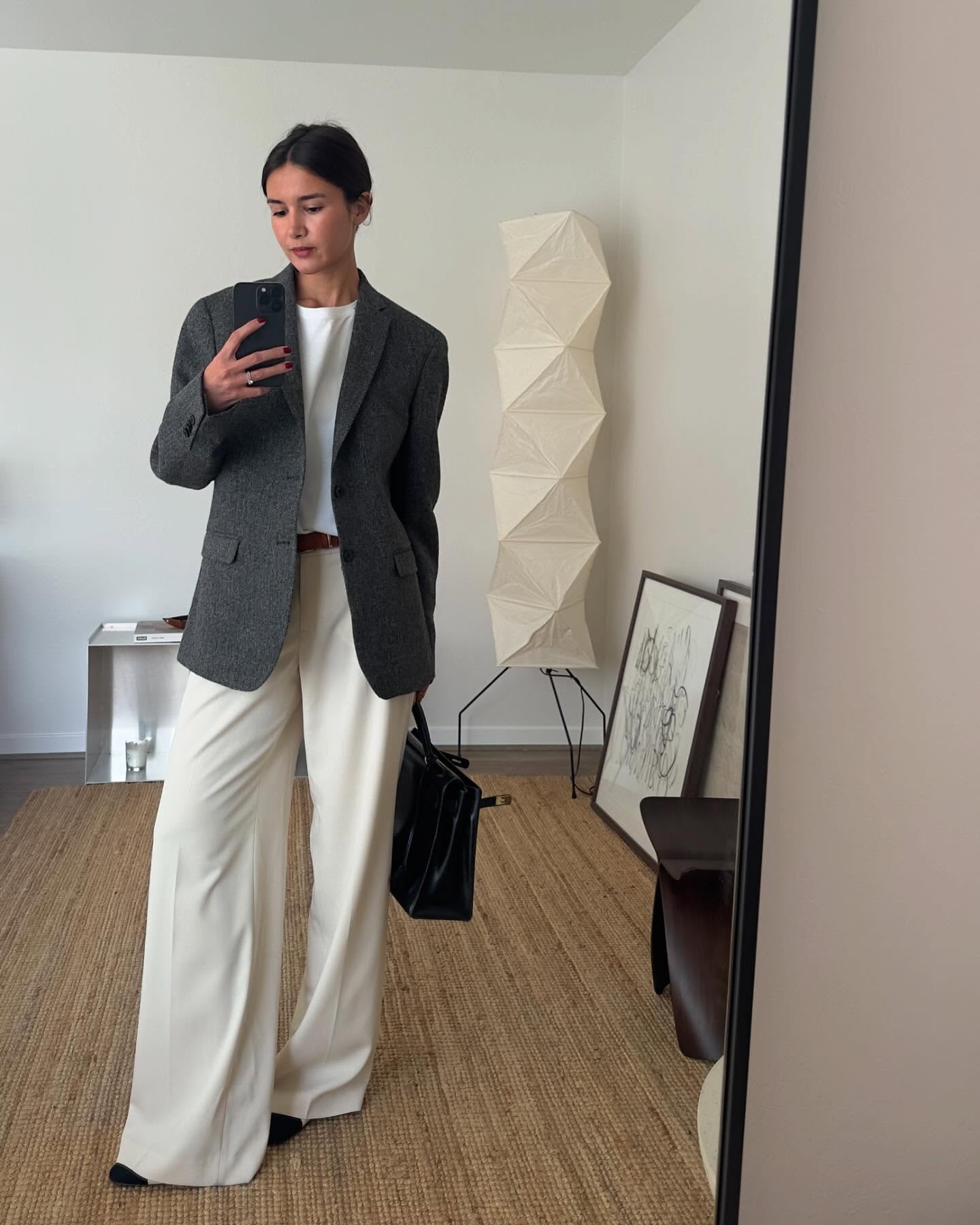 3 kiểu áo không dành cho nàng công sở sau 35 tuổi: Muốn sang đẹp, thanh lịch phải bỏ ngay - 5