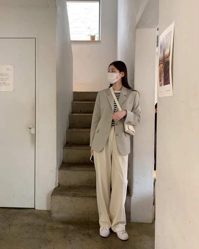 Mùa lạnh đón đầu xu hướng diện quần trắng nhờ 4 công thức này, hội chị em vừa mặc ấm lại trẻ trung hơn tuổi  - 5