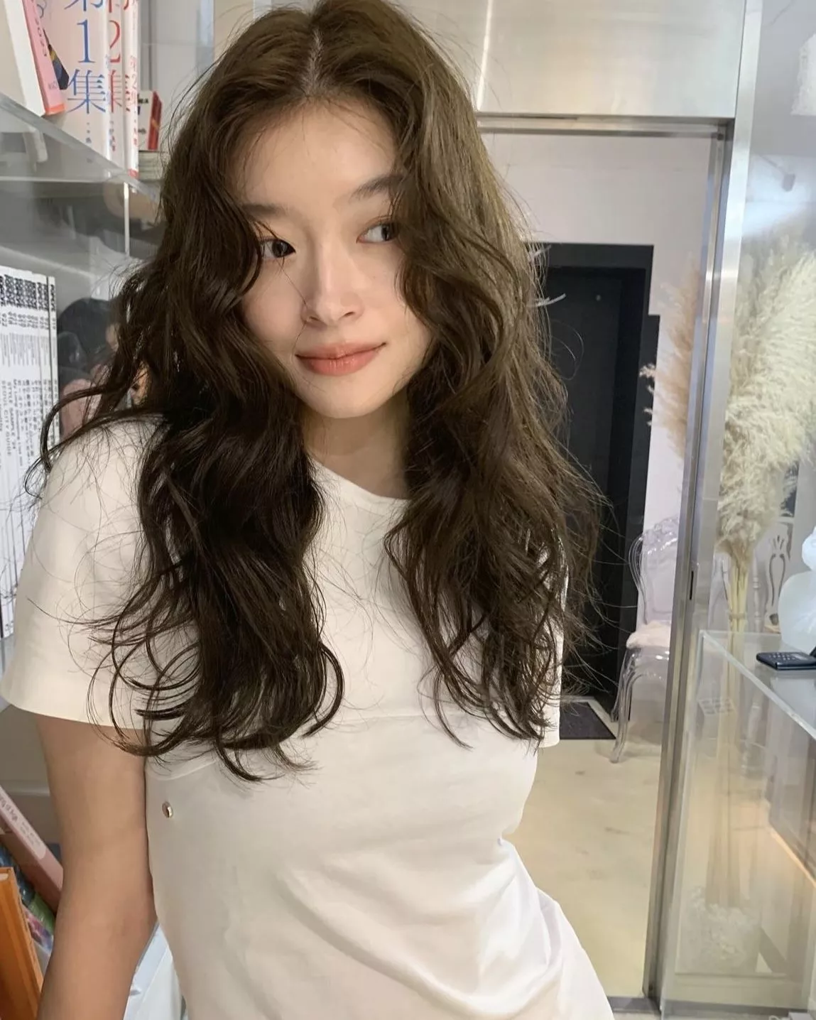 Chị em bỏ tóc thẳng đi, 5 kiểu tóc xoăn mùa đông vừa sang vừa amp;#34;ăn gianamp;#34; tuổi cực khéo - 5