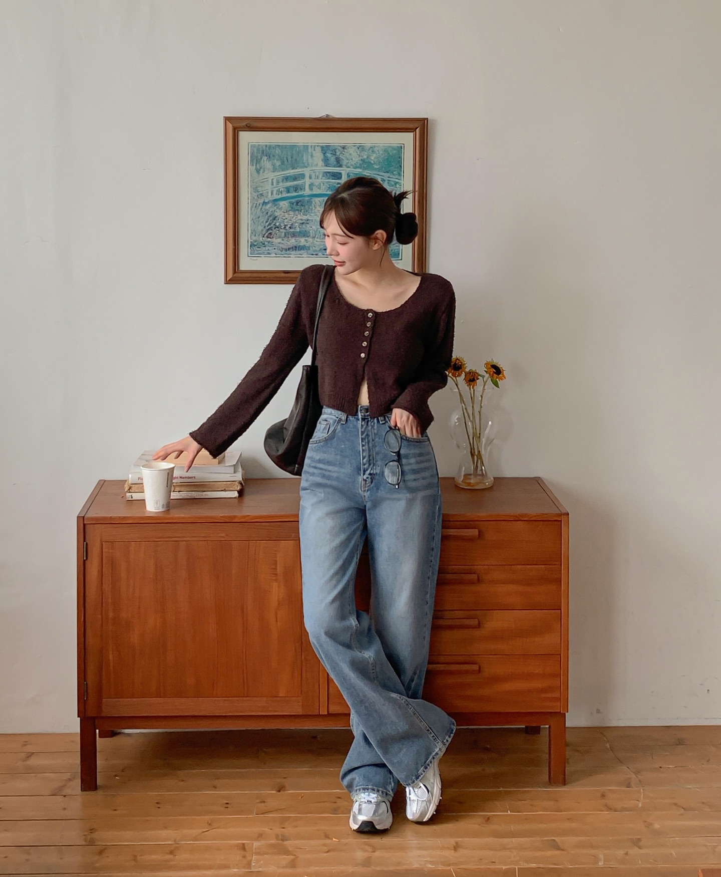 Đừng nghĩ quần jeans chỉ nên phối với blazer? Chị em muốn amp;#34;chanh sảamp;#34; phải có thêm 4 kiểu áo này trong tủ đồ - 5