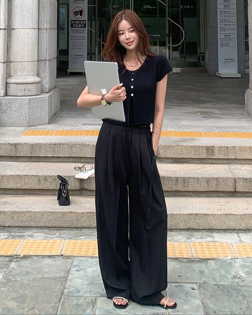 Phụ nữ U40 mặc quần dễ lộ khuyết điểm, đây là 4 kiểu amp;#34;tinh hoa hội tụamp;#34; tôn dáng chuẩn, mặc vào trẻ xinh hẳn - 2