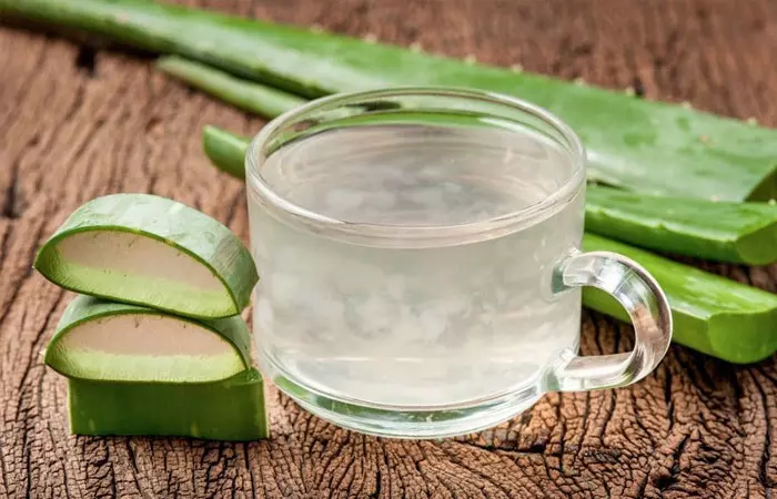 Nước lô hội giúp thanh lọc cơ thể, giảm viêm và cải thiện sức khỏe da đầu – yếu tố quan trọng để giảm rụng tóc. Nhờ giàu vitamin A, C, E và enzyme, lô hội kích thích mọc tóc mới, giúp tóc dày và chắc khỏe hơn. Rất phù hợp cho người hay rụng tóc do stress hoặc nội tiết.