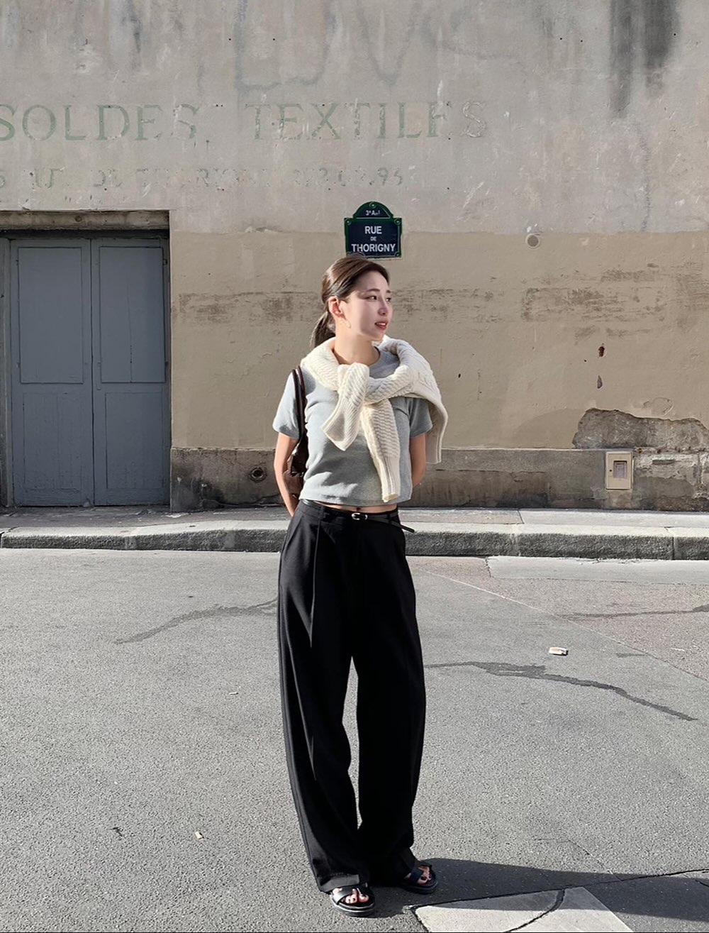 4 món đồ nên tránh mặc đi làm ngày mưa, vừa lộ khuyết điểm lại còn kém duyên với đồng nghiệp - 10