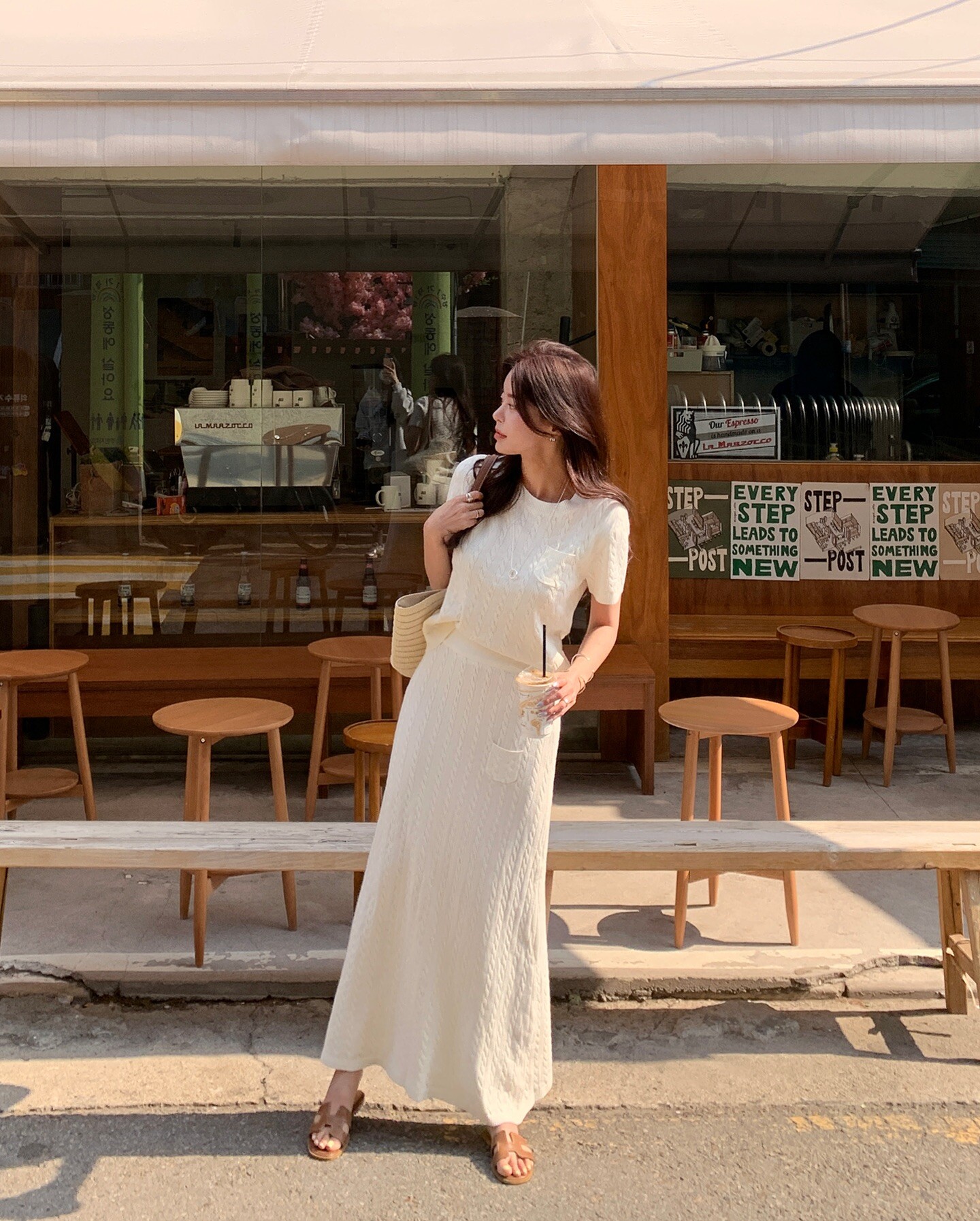 Cuối năm dọn tủ đồ, chỉ giữ lại 3 kiểu giày này là cả outfit tự khắc sang xịn hết nấc, không cần nghĩ nhiều - 6