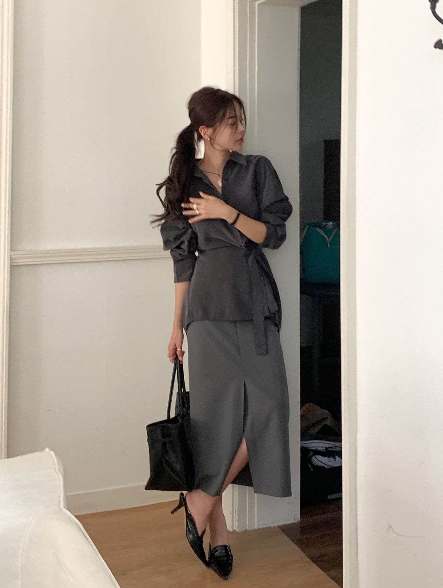 4 món đồ nên tránh mặc đi làm ngày mưa, vừa lộ khuyết điểm lại còn kém duyên với đồng nghiệp - 11