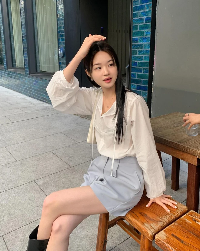 Cất hết sơ mi trắng đi, kiểu áo này mới thực sự là amp;#34;ngôi saoamp;#34; của dân công sở năm nay - 7