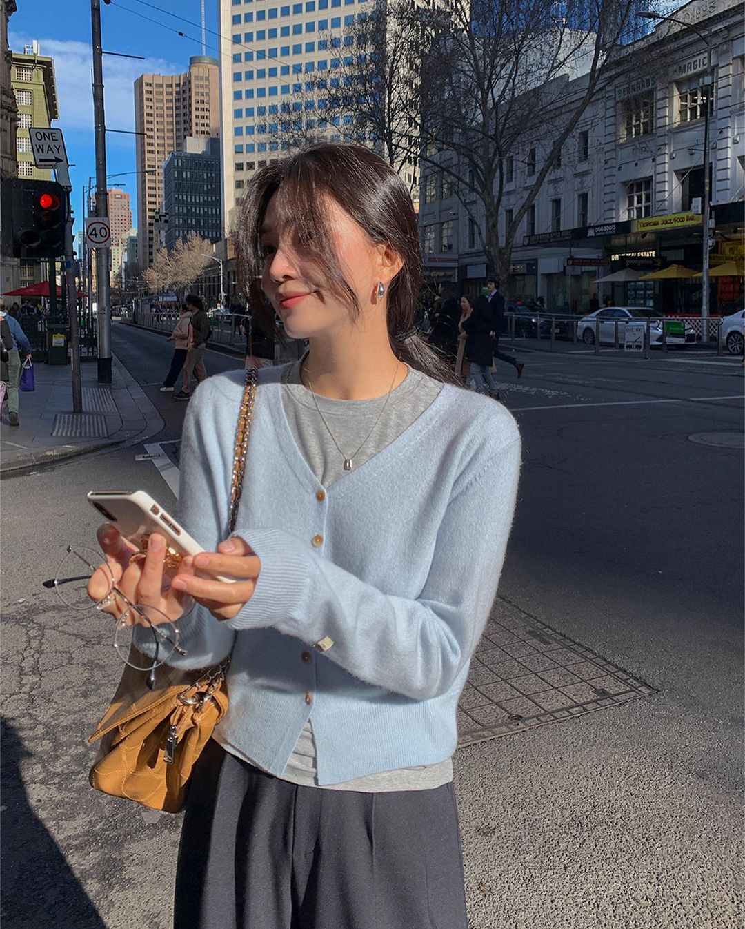 Muốn thanh lịch suốt mùa đông? 5 món đồ này chính là đầu tư thông minh nhất của hội chị em mỗi khi đi làm - 7