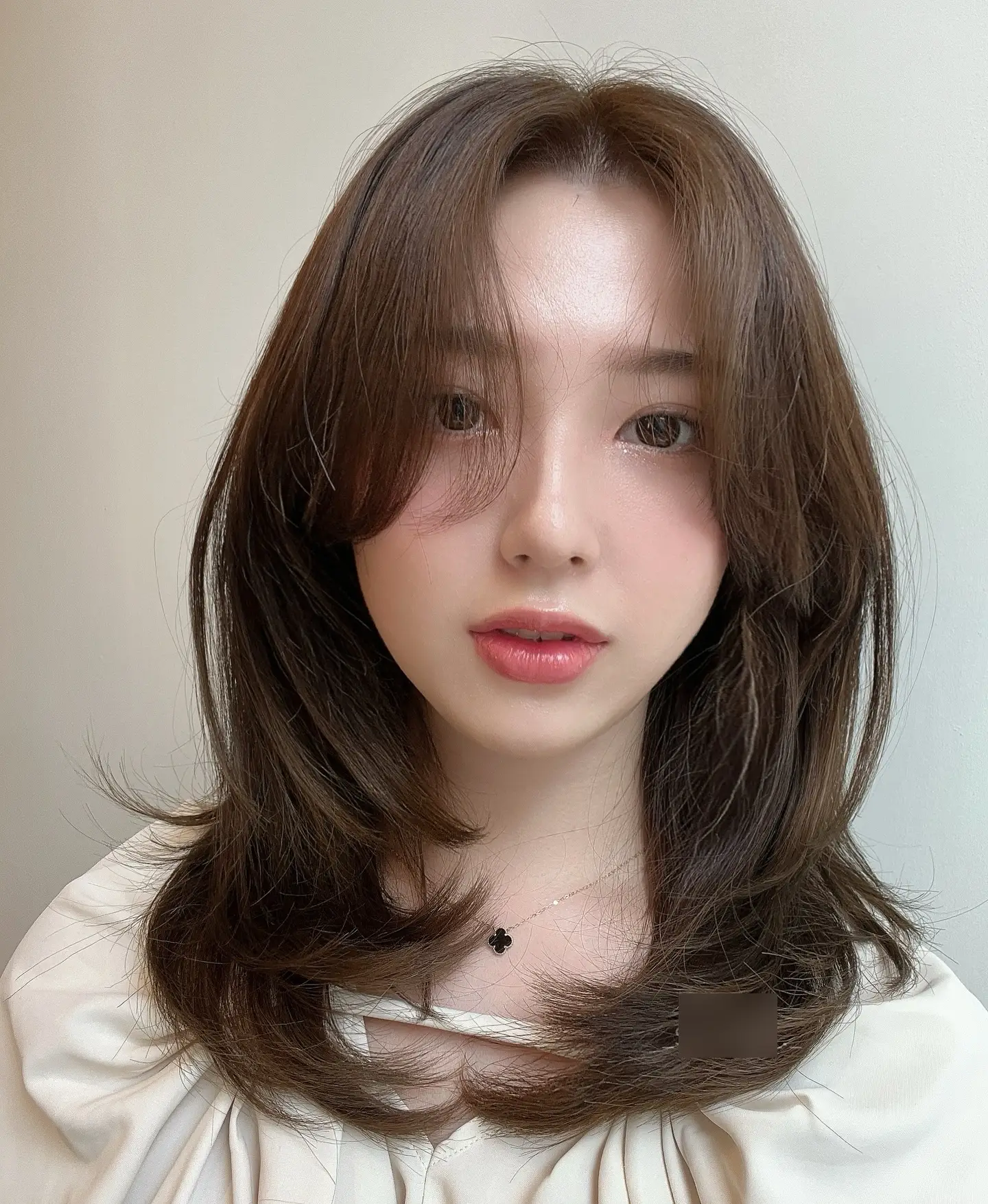 5 kiểu tóc uốn đuôi cụp bỗng được chị em yêu thích, cắt xong mặt thon gọn, trẻ hơn thấy rõ - 7