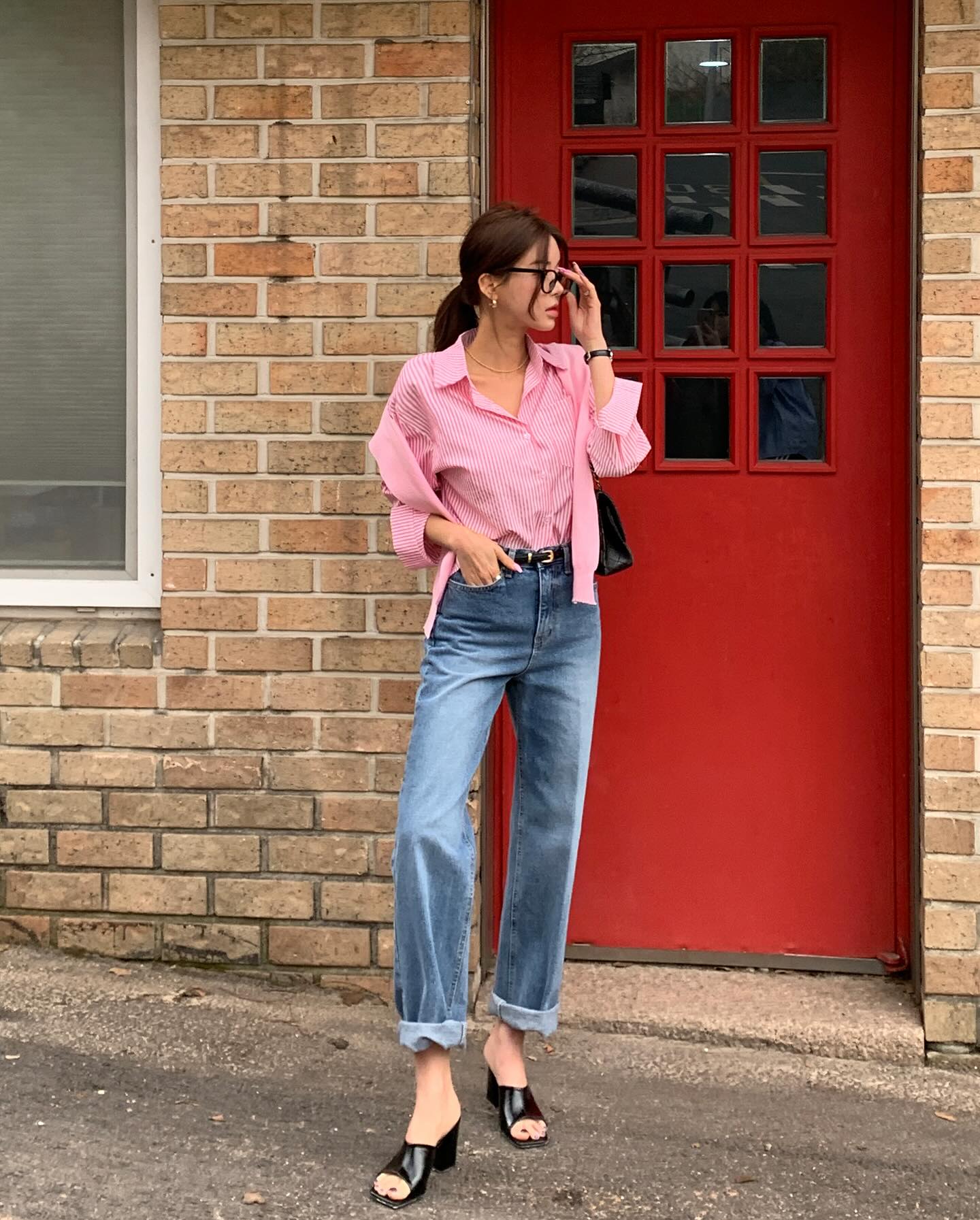 Phụ nữ U40 chỉ cần 4 đôi giày bệt mang là đẹp này, phối kiểu nào cũng hợp, diện lên trẻ hơn hẳn - 8