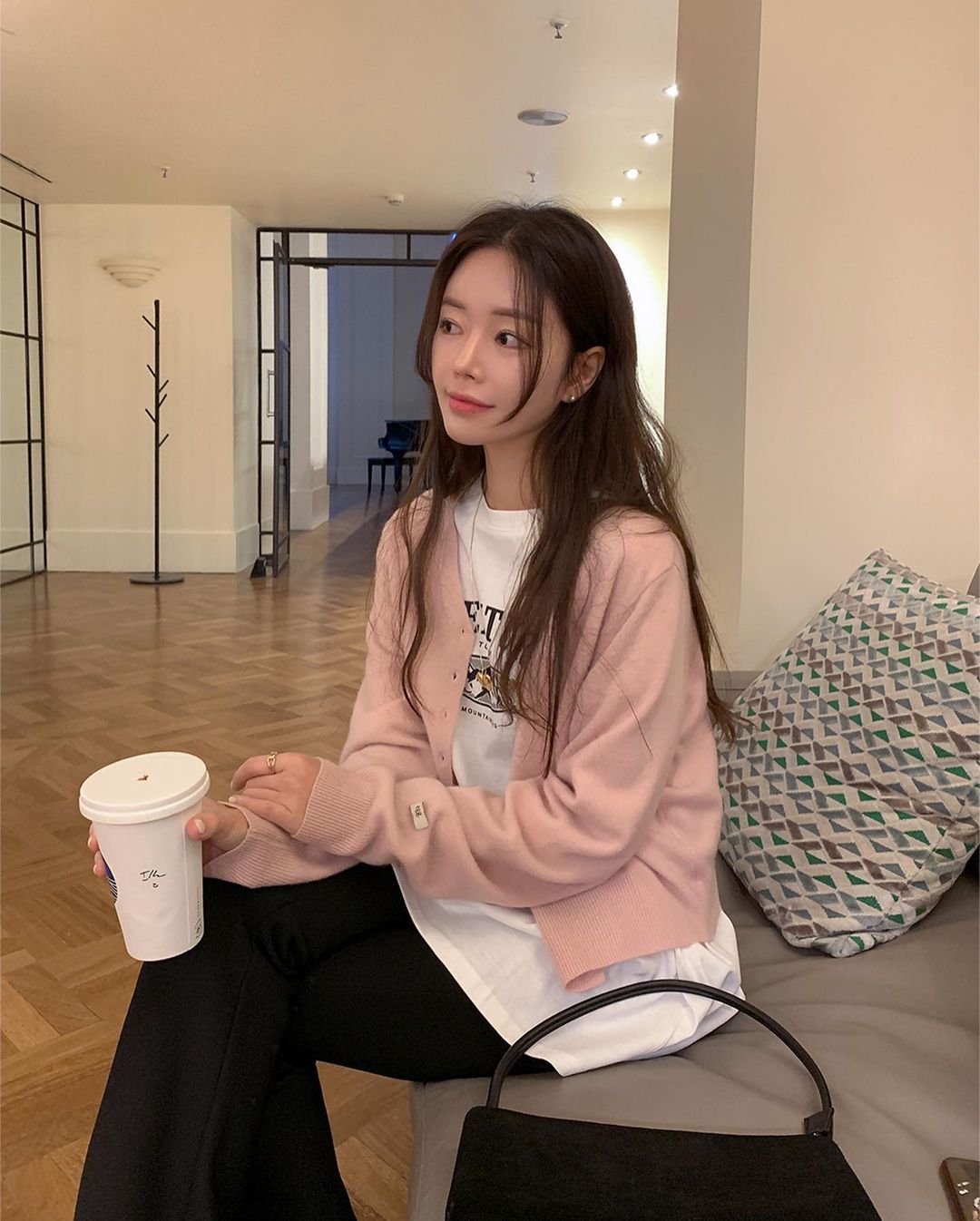 Muốn thanh lịch suốt mùa đông? 5 món đồ này chính là đầu tư thông minh nhất của hội chị em mỗi khi đi làm - 8