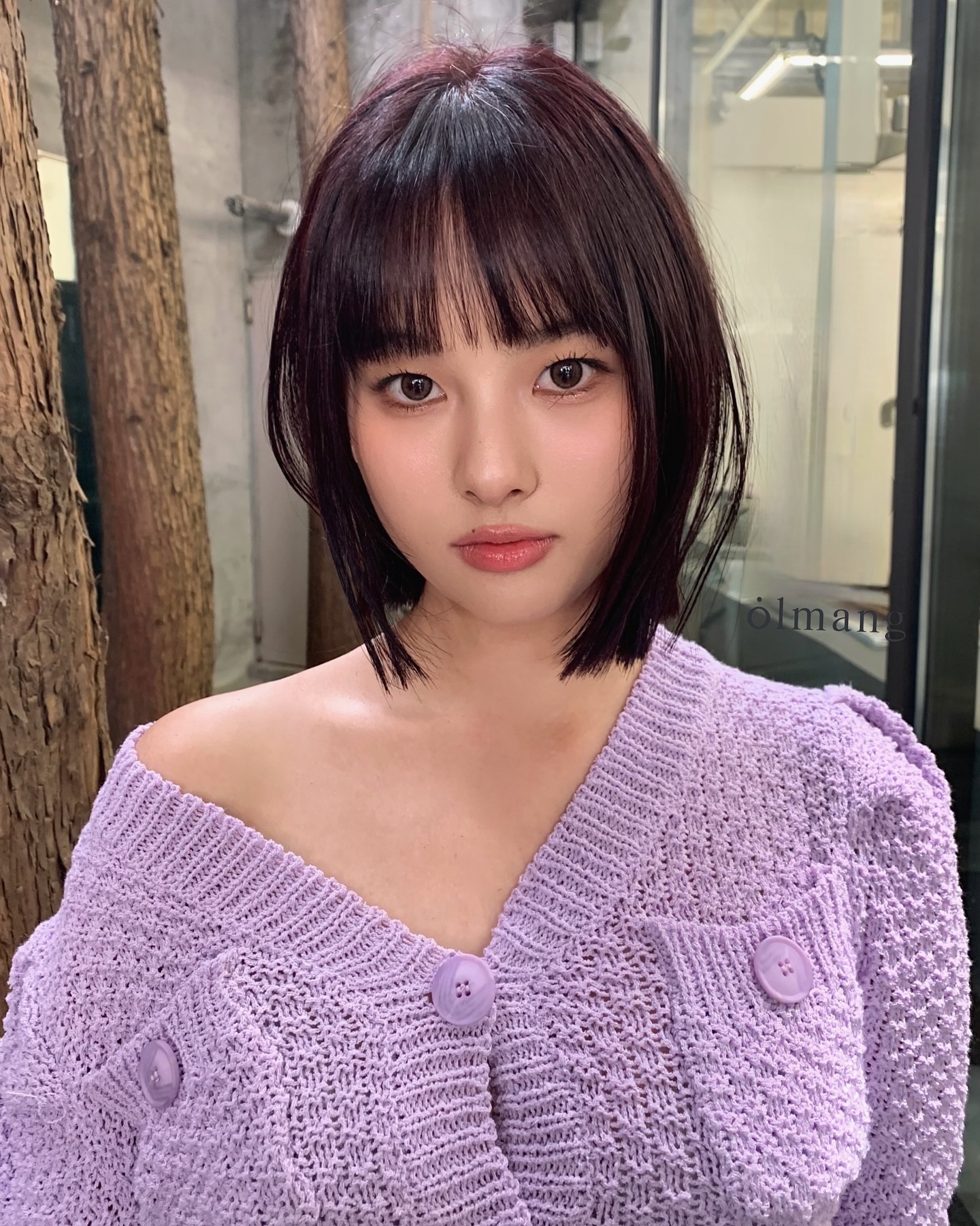 Tóc ngắn layer giúp mái tóc mỏng trông dày bồng bềnh hơn hẳn. Các tầng tóc được cắt xen kẽ tạo hiệu ứng chuyển động tự nhiên, vừa giúp mặt nhỏ, vừa mang đến vẻ trẻ trung hiện đại.