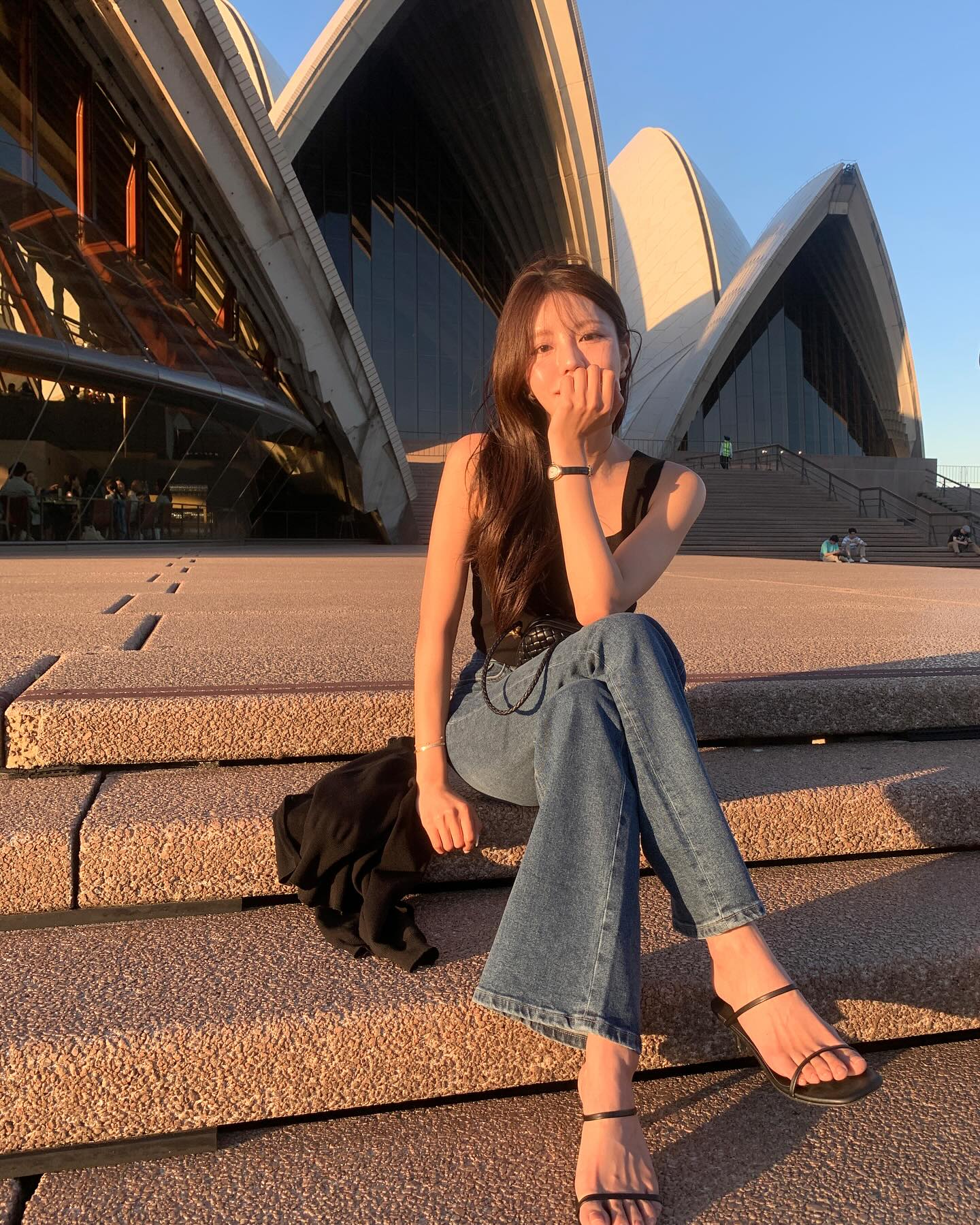 Phụ nữ U40 chỉ cần 4 đôi giày bệt mang là đẹp này, phối kiểu nào cũng hợp, diện lên trẻ hơn hẳn - 7