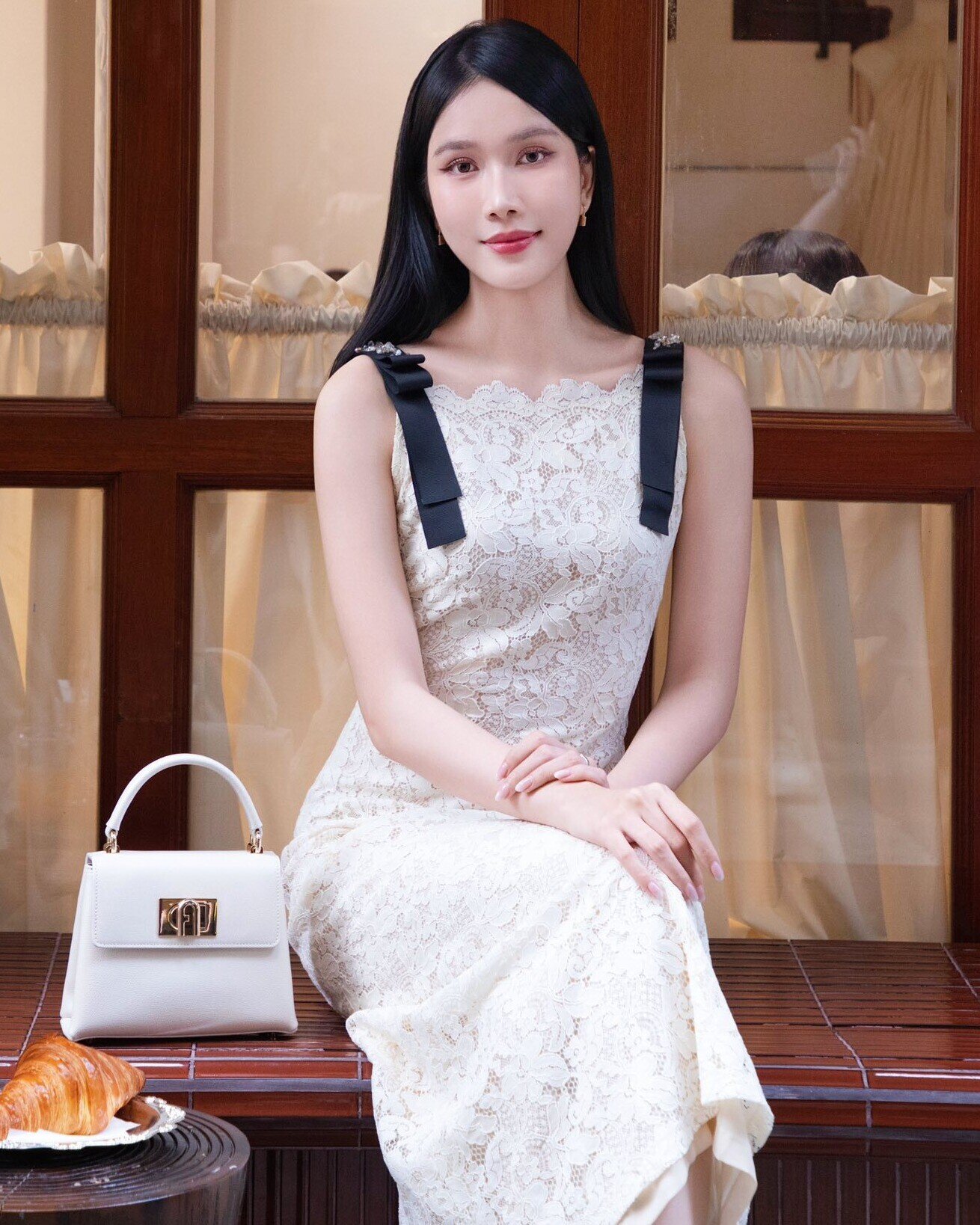 amp;#34;Đọamp;#34; nhan sắc của 3 mỹ nhân Việt trên giảng đường: Midu nhìn như nữ sinh, diện mạo Hoa hậu Ngân Anh gây ngỡ ngàng - 8