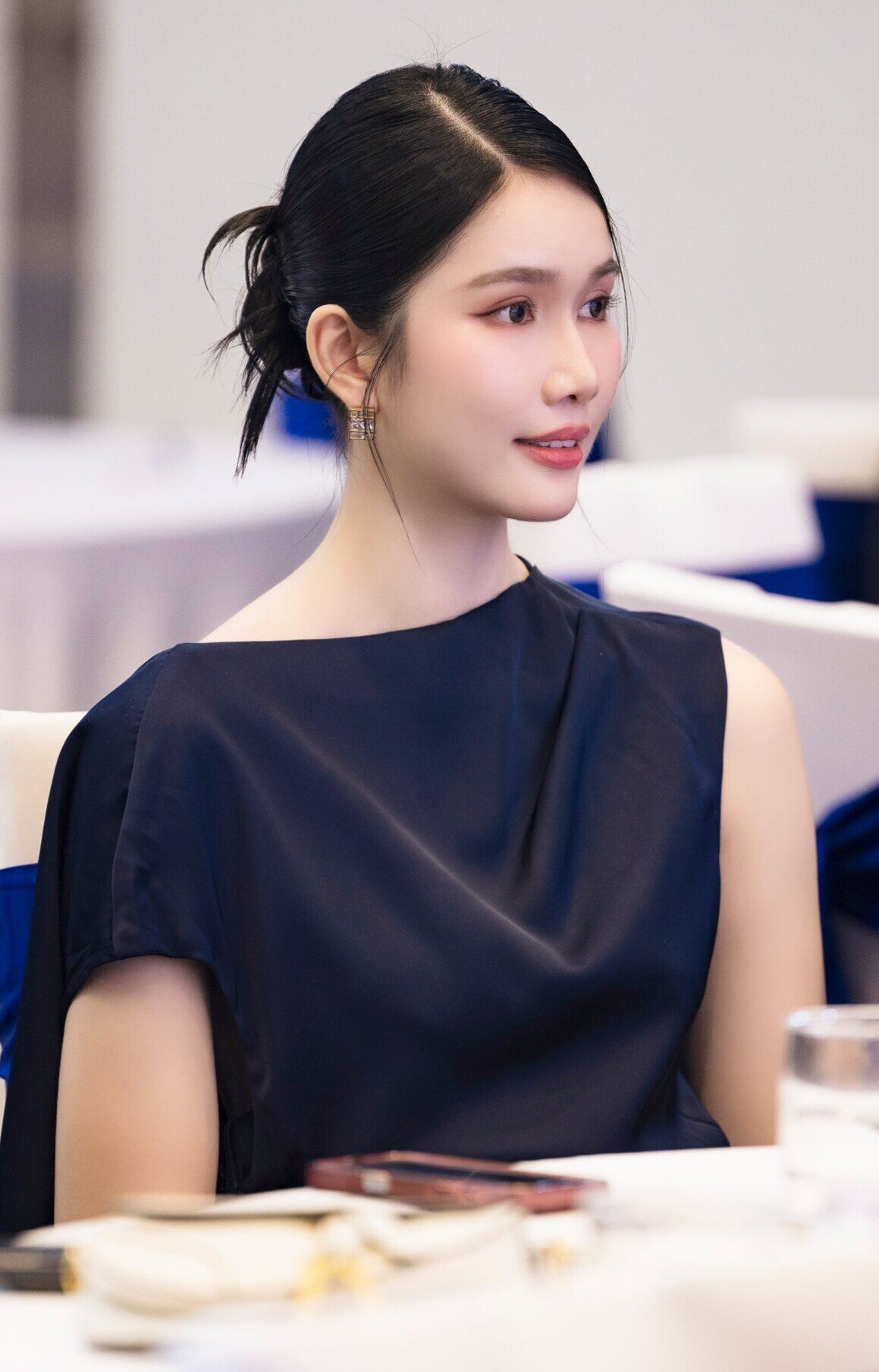 amp;#34;Đọamp;#34; nhan sắc của 3 mỹ nhân Việt trên giảng đường: Midu nhìn như nữ sinh, diện mạo Hoa hậu Ngân Anh gây ngỡ ngàng - 7