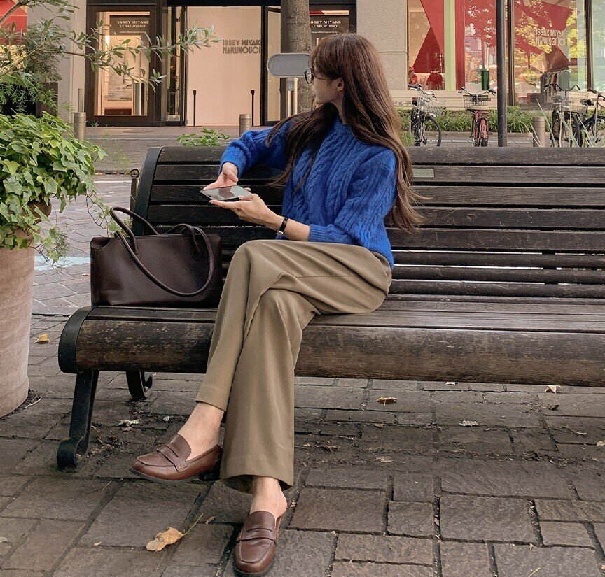 Phụ nữ U40 chỉ cần 4 đôi giày bệt mang là đẹp này, phối kiểu nào cũng hợp, diện lên trẻ hơn hẳn - 5