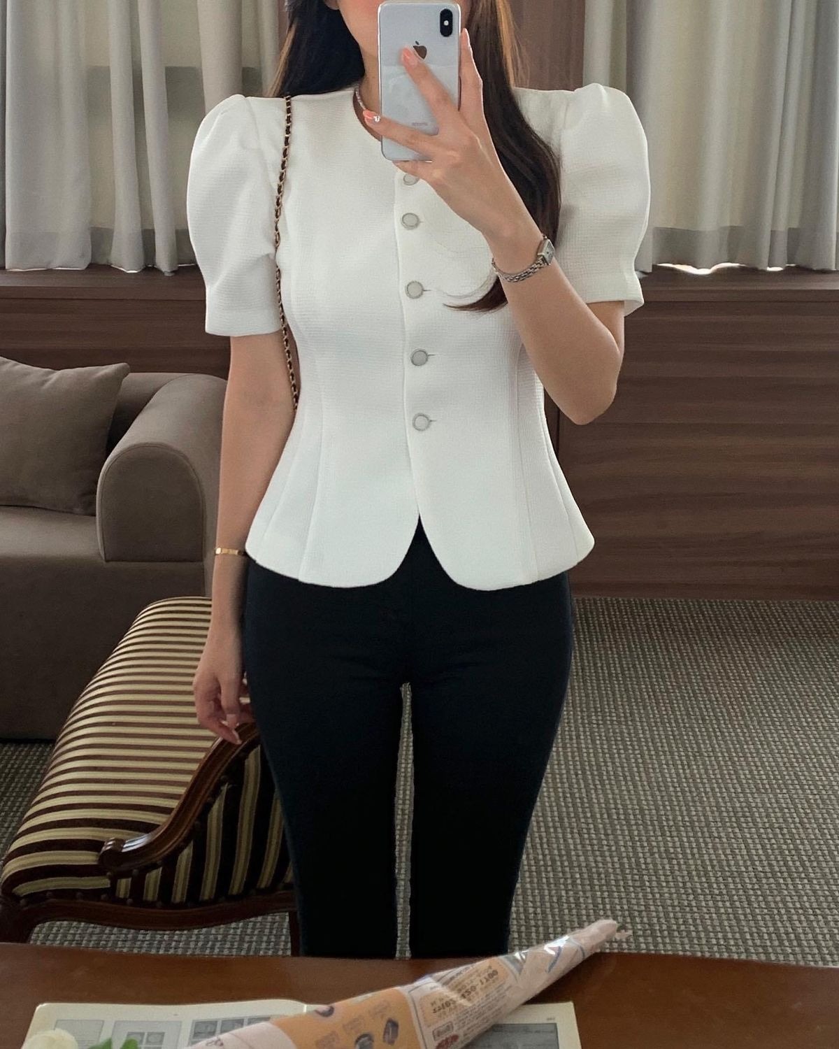 3 kiểu áo không dành cho nàng công sở sau 35 tuổi: Muốn sang đẹp, thanh lịch phải bỏ ngay - 9