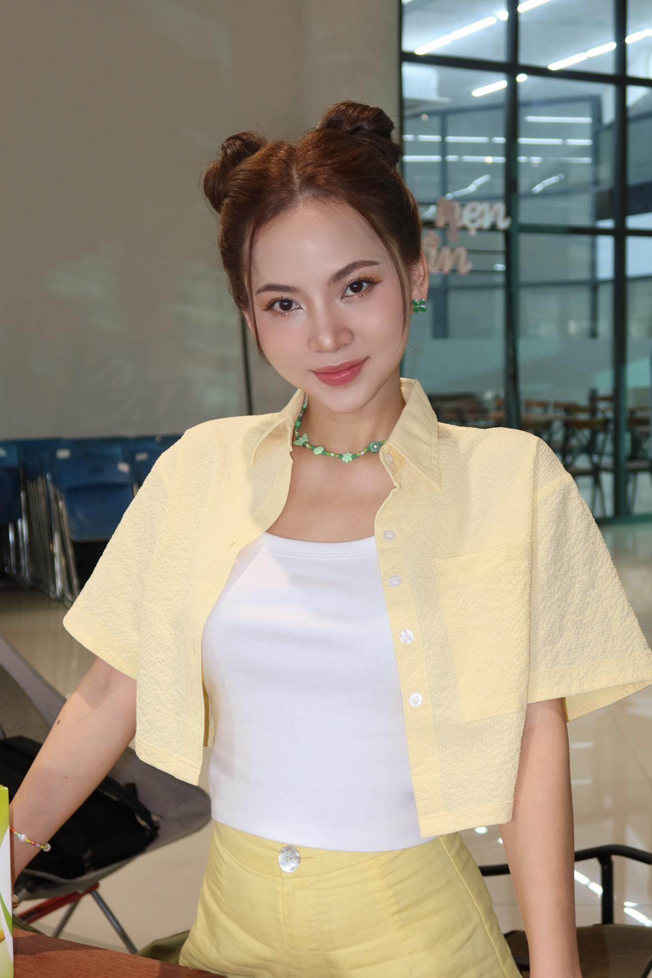 Nữ ca sĩ 1m54 như amp;#34;sinh đôiamp;#34; với Hoa hậu Mai Phương, mê mặc khoét sâu khoe vòng một phồn thực hậu amp;#34;dao kéoamp;#34; - 8