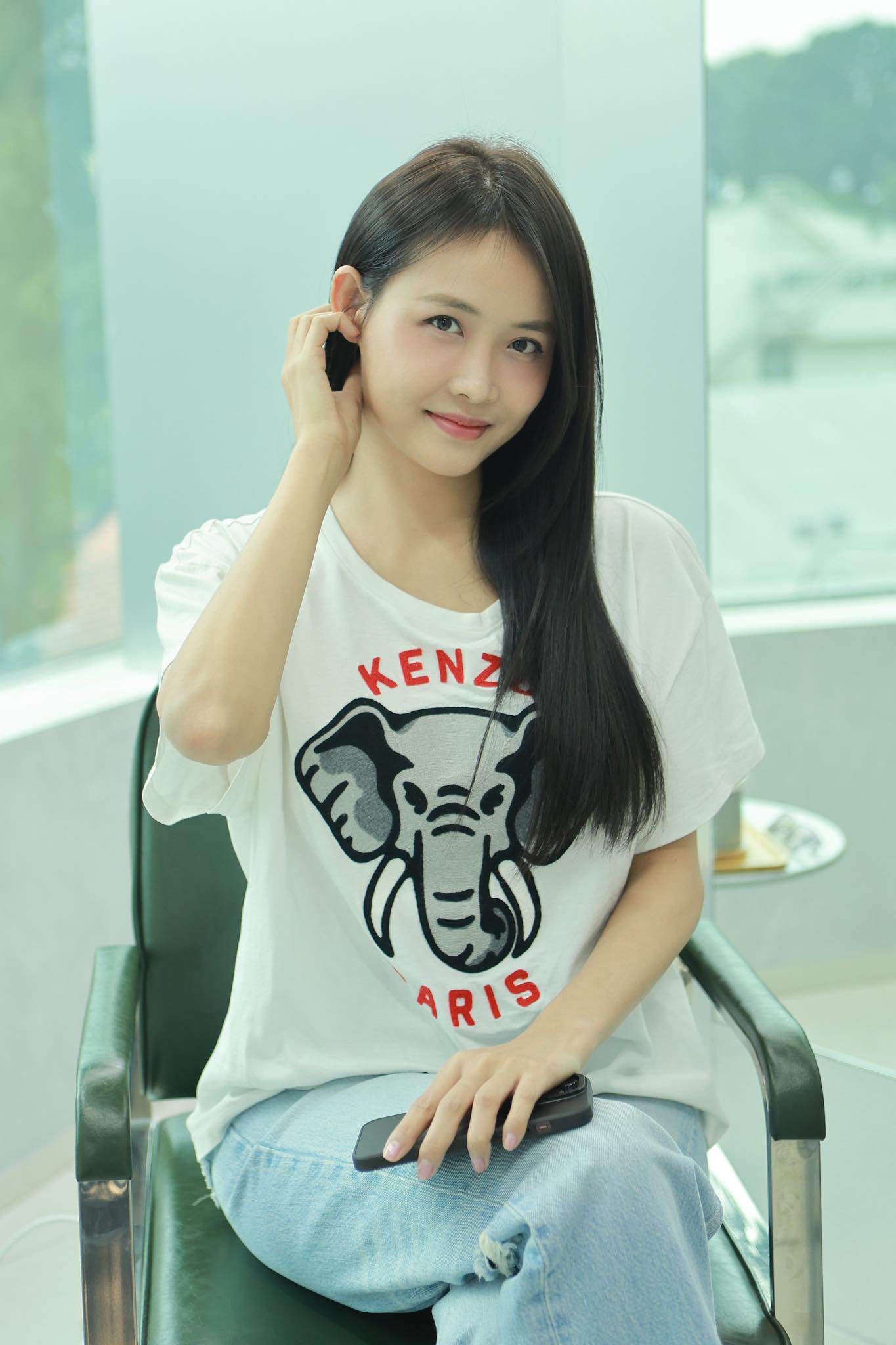 Á hậu chân dài 1m2 từng amp;#34;gây sốtamp;#34; khi đứng cạnh Ngọc Trinh, sinh 2 con cho amp;#34;hồng hài nhiamp;#34; dáng nuột nà thấy mê - 9